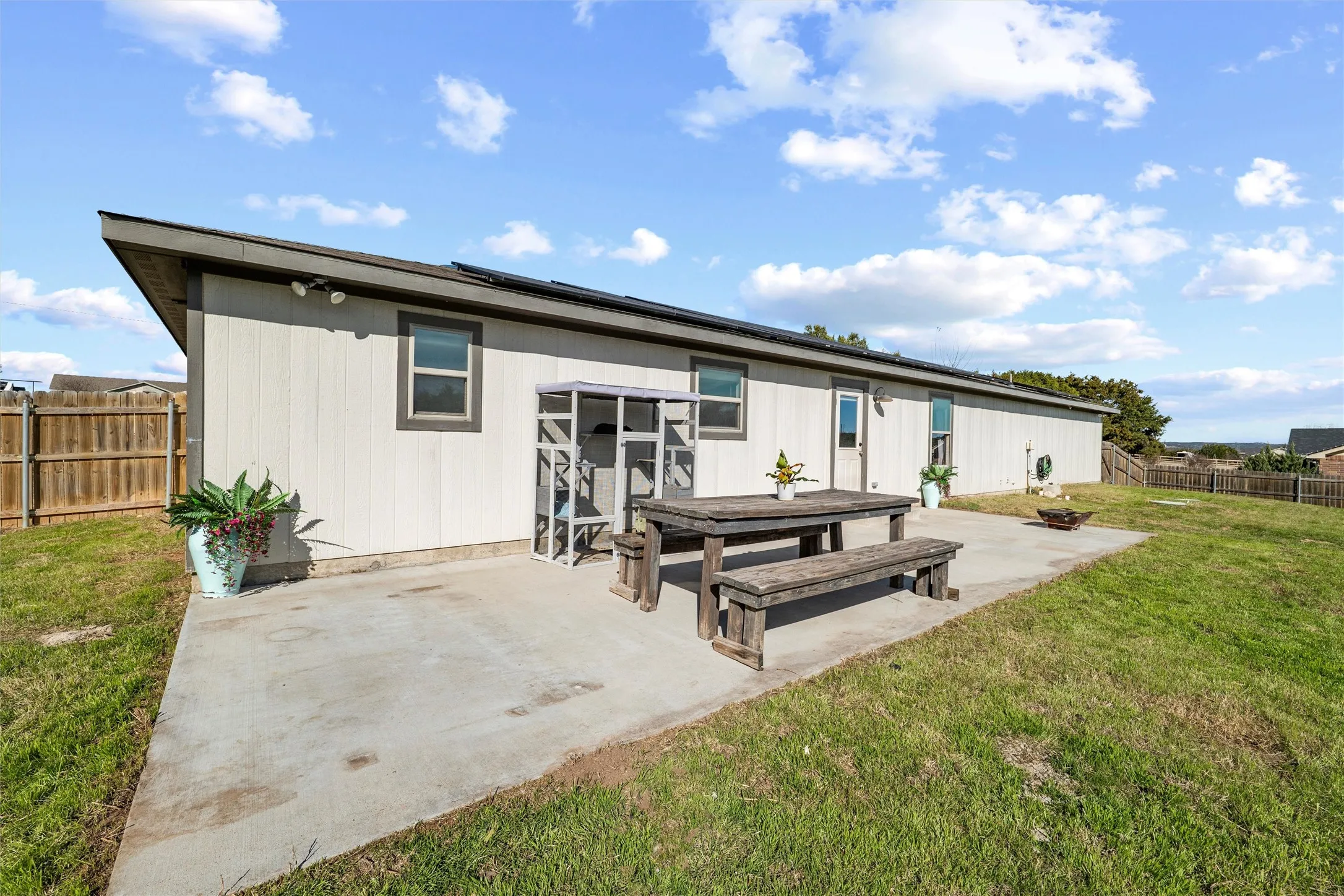 Single Family Residence For Sale in Parker County , 144 Emerald Drive, Weatherford, Texas 76087, 4 Bedroom, 2 Bathroom, 2 Garage spaces, 1,770 Sqft, built in 2018, mls#21133146, Real Estate Agent in Weatherford, Homes For Sale in Parker county, Homes For Sale in Weatherford, Realtor in Weatherford Texas, Real Estate Brokerage Independent Realty Texas, Luminita Cordes Realtor
