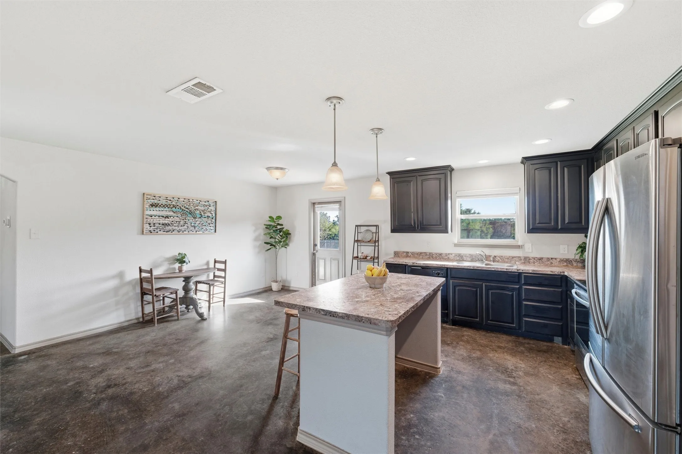 Single Family Residence For Sale in Parker County , 144 Emerald Drive, Weatherford, Texas 76087, 4 Bedroom, 2 Bathroom, 2 Garage spaces, 1,770 Sqft, built in 2018, mls#21133146, Real Estate Agent in Weatherford, Homes For Sale in Parker county, Homes For Sale in Weatherford, Realtor in Weatherford Texas, Real Estate Brokerage Independent Realty Texas, Luminita Cordes Realtor