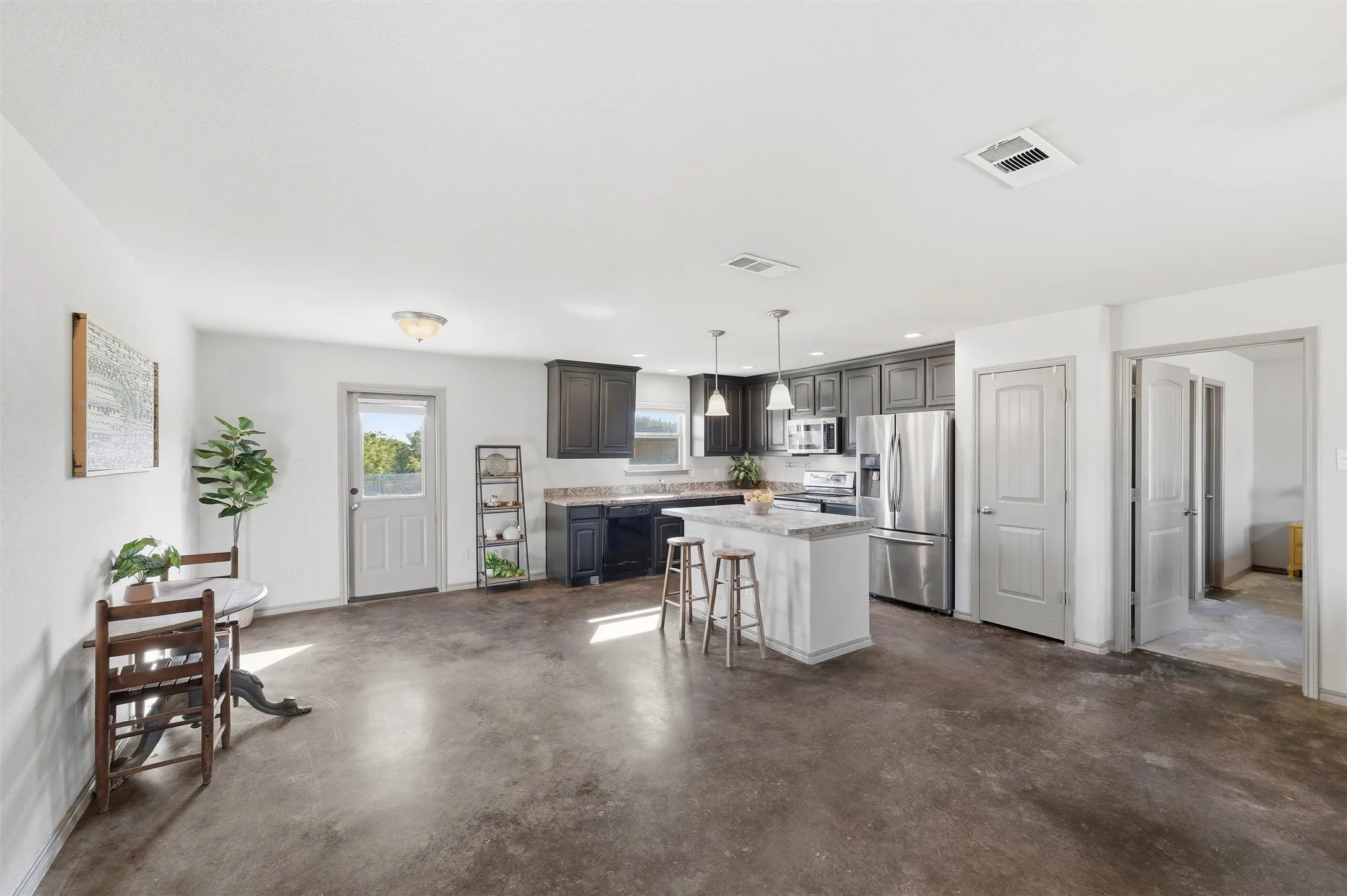 Single Family Residence For Sale in Parker County , 144 Emerald Drive, Weatherford, Texas 76087, 4 Bedroom, 2 Bathroom, 2 Garage spaces, 1,770 Sqft, built in 2018, mls#21133146, Real Estate Agent in Weatherford, Homes For Sale in Parker county, Homes For Sale in Weatherford, Realtor in Weatherford Texas, Real Estate Brokerage Independent Realty Texas, Luminita Cordes Realtor
