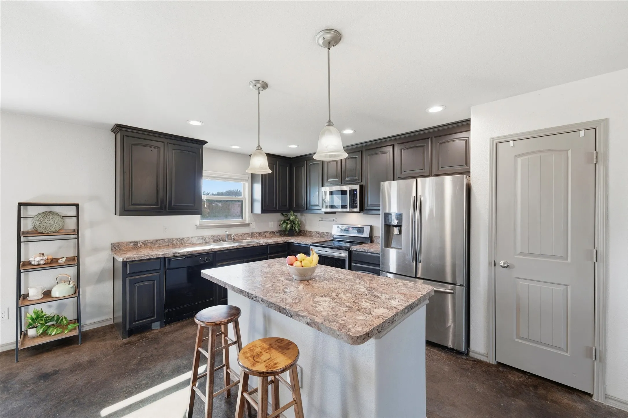 Single Family Residence For Sale in Parker County , 144 Emerald Drive, Weatherford, Texas 76087, 4 Bedroom, 2 Bathroom, 2 Garage spaces, 1,770 Sqft, built in 2018, mls#21133146, Real Estate Agent in Weatherford, Homes For Sale in Parker county, Homes For Sale in Weatherford, Realtor in Weatherford Texas, Real Estate Brokerage Independent Realty Texas, Luminita Cordes Realtor