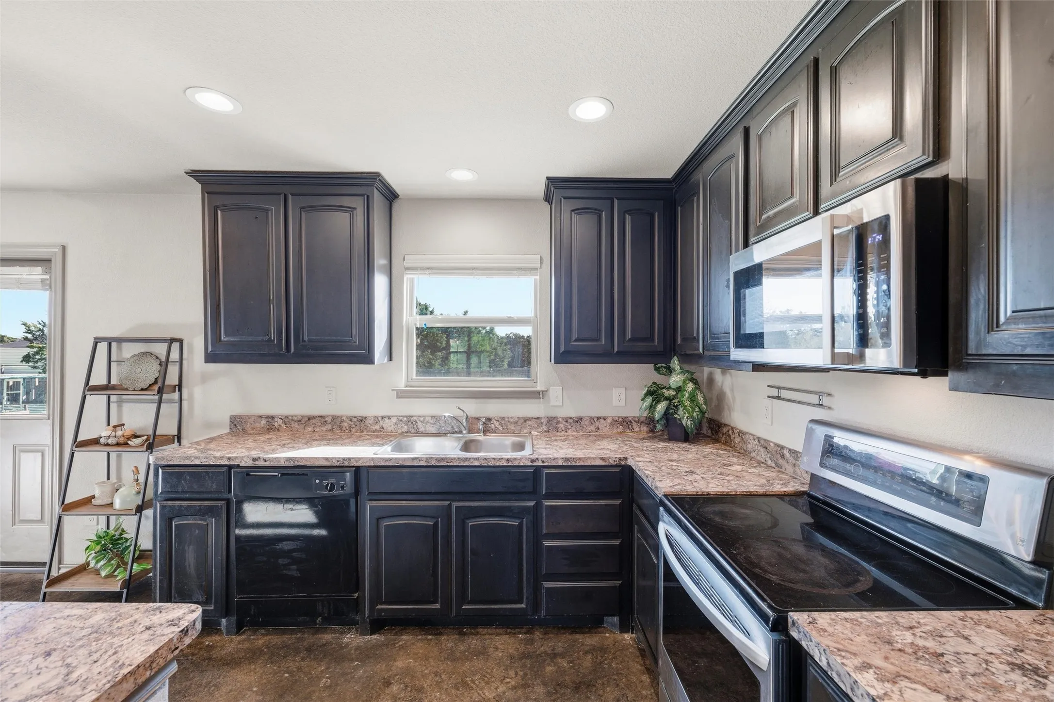 Single Family Residence For Sale in Parker County , 144 Emerald Drive, Weatherford, Texas 76087, 4 Bedroom, 2 Bathroom, 2 Garage spaces, 1,770 Sqft, built in 2018, mls#21133146, Real Estate Agent in Weatherford, Homes For Sale in Parker county, Homes For Sale in Weatherford, Realtor in Weatherford Texas, Real Estate Brokerage Independent Realty Texas, Luminita Cordes Realtor
