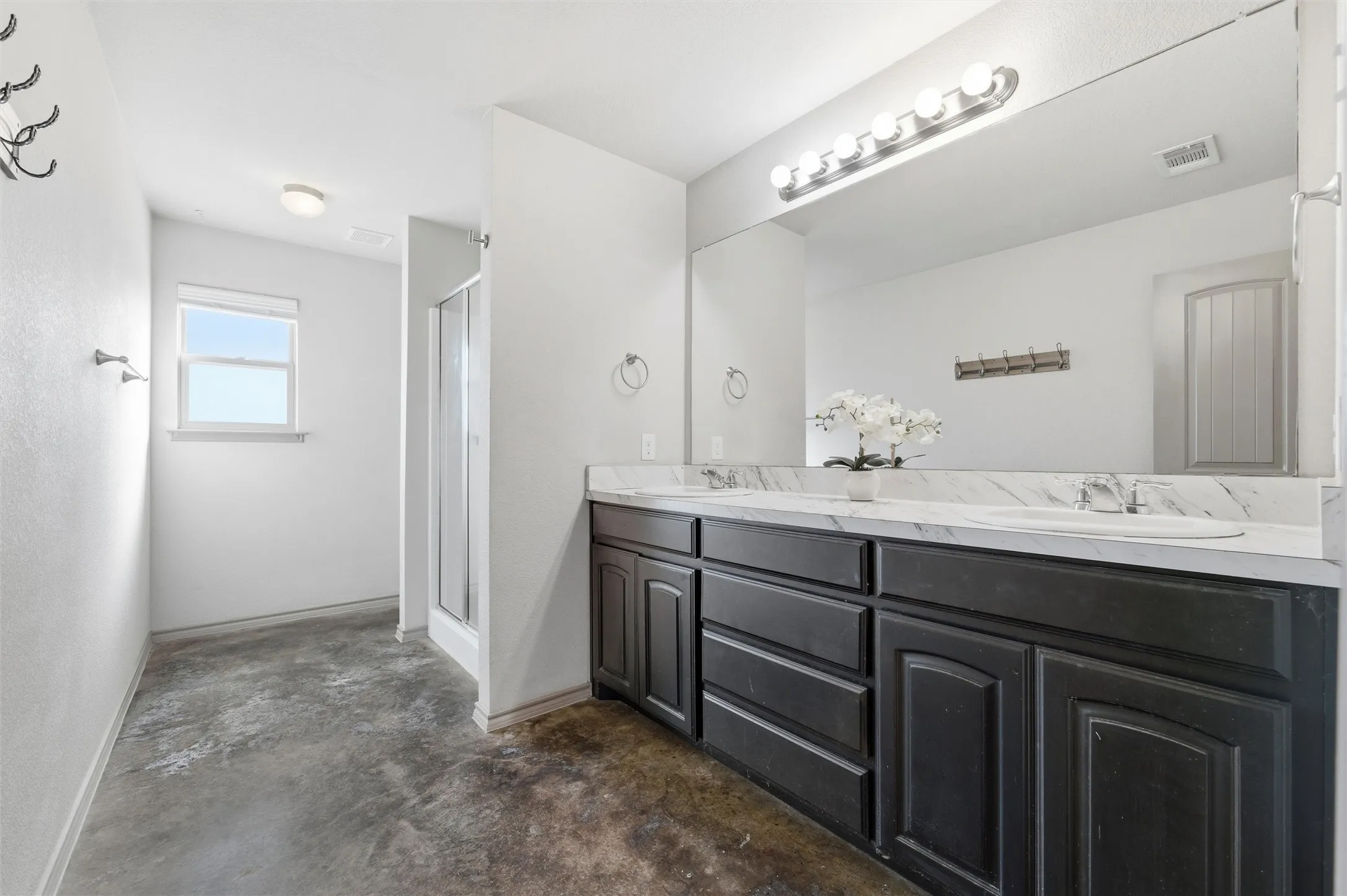 Single Family Residence For Sale in Parker County , 144 Emerald Drive, Weatherford, Texas 76087, 4 Bedroom, 2 Bathroom, 2 Garage spaces, 1,770 Sqft, built in 2018, mls#21133146, Real Estate Agent in Weatherford, Homes For Sale in Parker county, Homes For Sale in Weatherford, Realtor in Weatherford Texas, Real Estate Brokerage Independent Realty Texas, Luminita Cordes Realtor