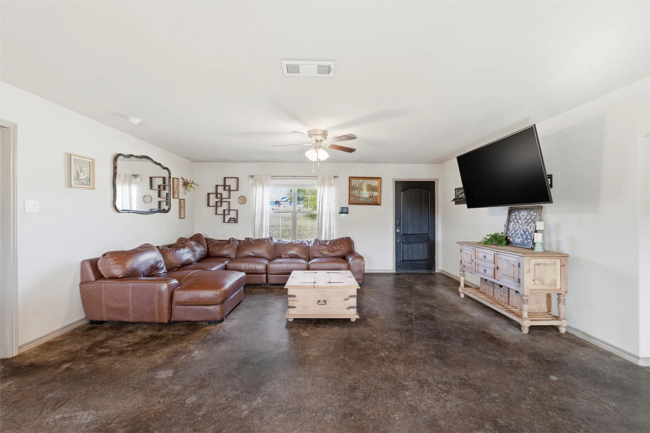 Single Family Residence For Sale in Parker County , 144 Emerald Drive, Weatherford, Texas 76087, 4 Bedroom, 2 Bathroom, 2 Garage spaces, 1,770 Sqft, built in 2018, mls#21133146, Real Estate Agent in Weatherford, Homes For Sale in Parker county, Homes For Sale in Weatherford, Realtor in Weatherford Texas, Real Estate Brokerage Independent Realty Texas, Luminita Cordes Realtor