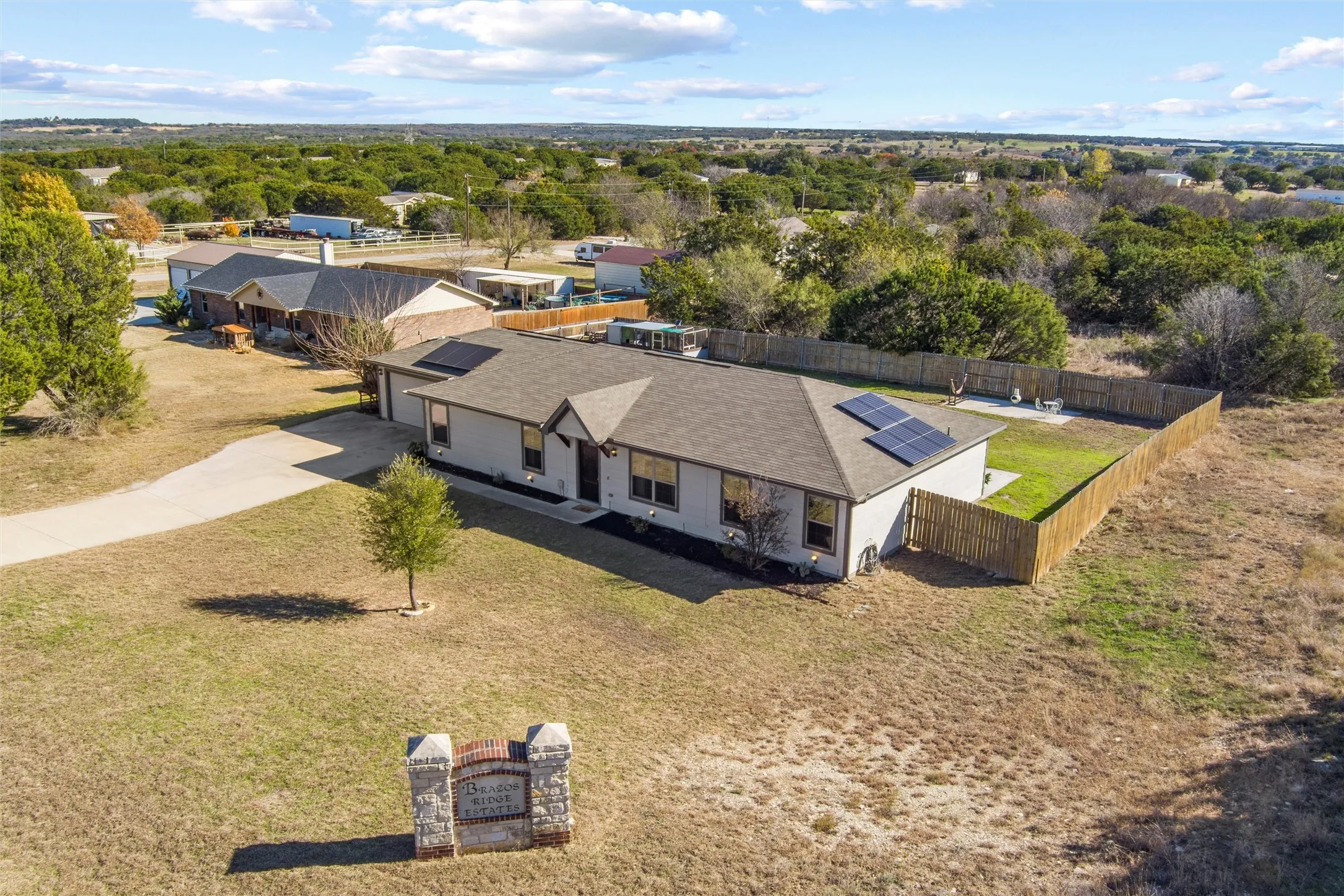 Single Family Residence For Sale in Parker County , 144 Emerald Drive, Weatherford, Texas 76087, 4 Bedroom, 2 Bathroom, 2 Garage spaces, 1,770 Sqft, built in 2018, mls#21133146, Real Estate Agent in Weatherford, Homes For Sale in Parker county, Homes For Sale in Weatherford, Realtor in Weatherford Texas, Real Estate Brokerage Independent Realty Texas, Luminita Cordes Realtor