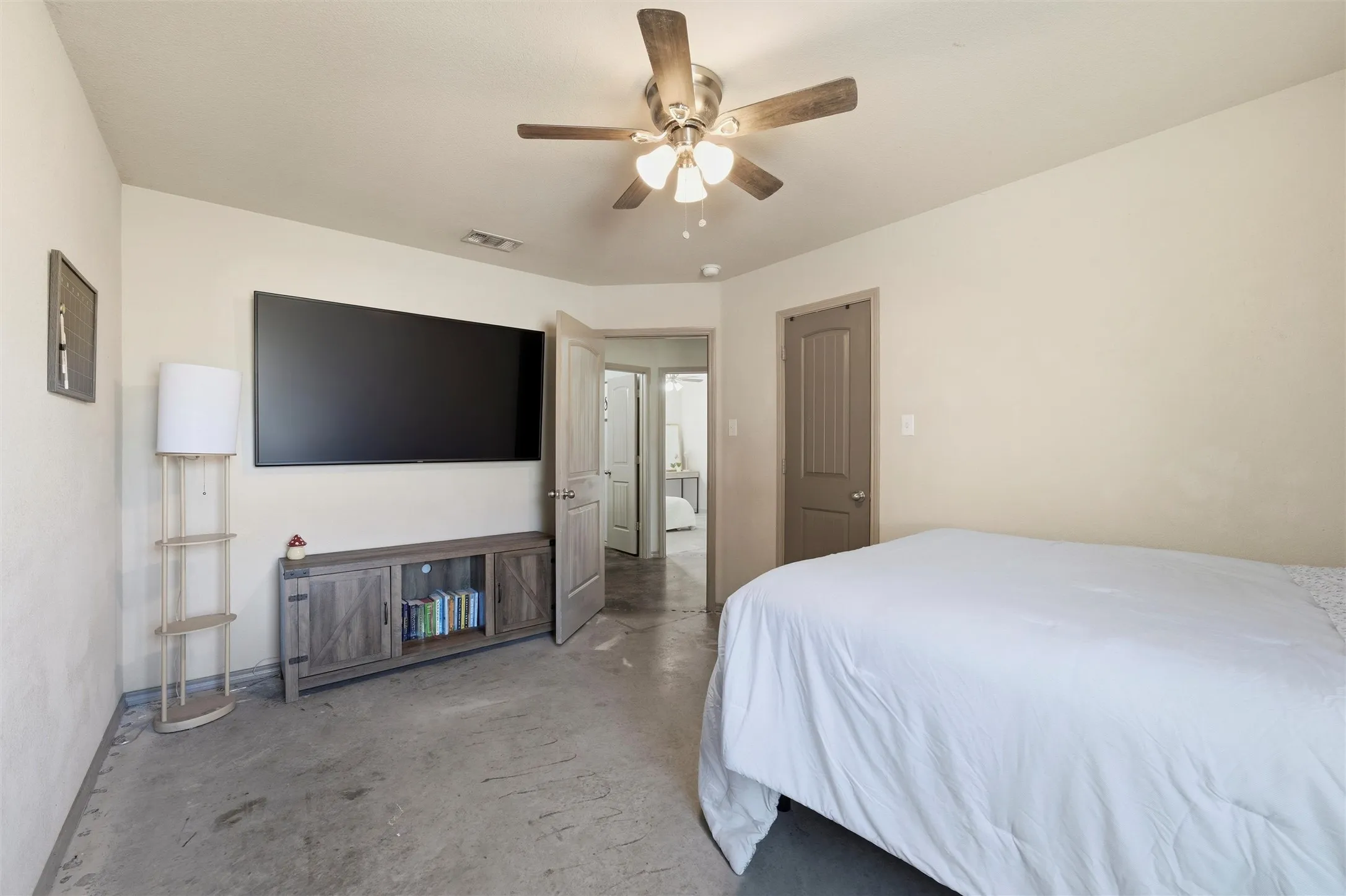 Single Family Residence For Sale in Parker County , 144 Emerald Drive, Weatherford, Texas 76087, 4 Bedroom, 2 Bathroom, 2 Garage spaces, 1,770 Sqft, built in 2018, mls#21133146, Real Estate Agent in Weatherford, Homes For Sale in Parker county, Homes For Sale in Weatherford, Realtor in Weatherford Texas, Real Estate Brokerage Independent Realty Texas, Luminita Cordes Realtor