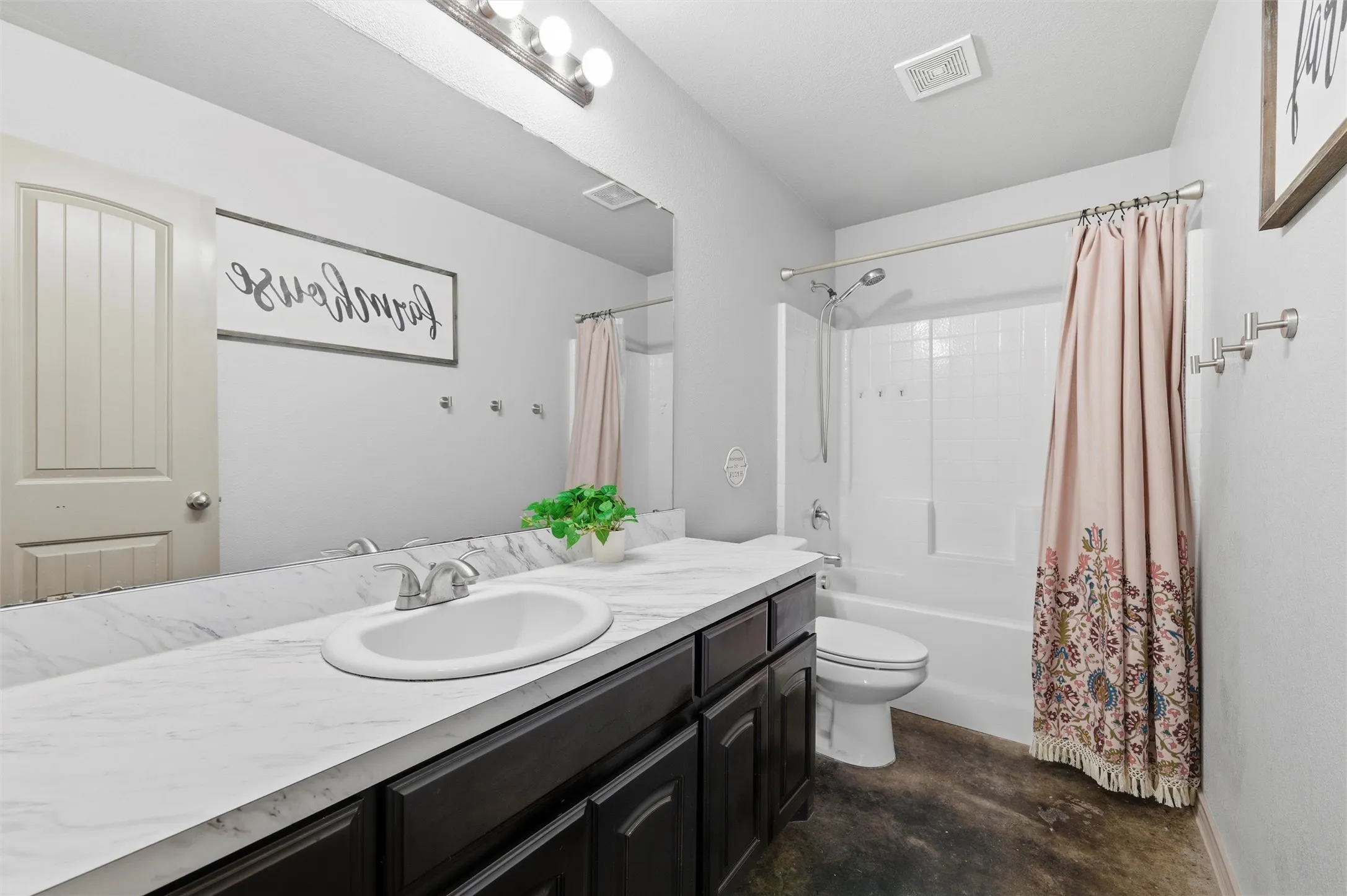 Single Family Residence For Sale in Parker County , 144 Emerald Drive, Weatherford, Texas 76087, 4 Bedroom, 2 Bathroom, 2 Garage spaces, 1,770 Sqft, built in 2018, mls#21133146, Real Estate Agent in Weatherford, Homes For Sale in Parker county, Homes For Sale in Weatherford, Realtor in Weatherford Texas, Real Estate Brokerage Independent Realty Texas, Luminita Cordes Realtor