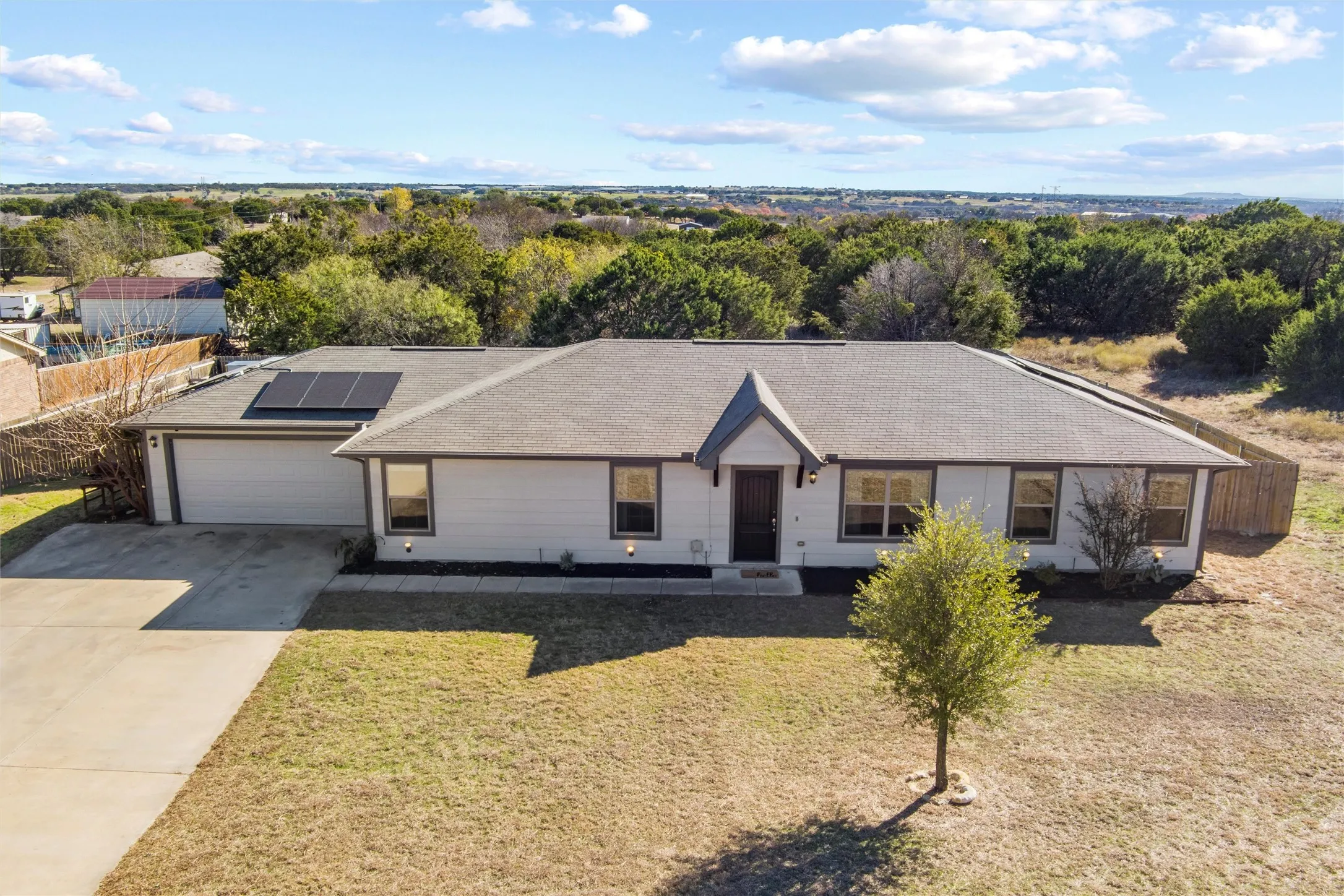 Single Family Residence For Sale in Parker County , 144 Emerald Drive, Weatherford, Texas 76087, 4 Bedroom, 2 Bathroom, 2 Garage spaces, 1,770 Sqft, built in 2018, mls#21133146, Real Estate Agent in Weatherford, Homes For Sale in Parker county, Homes For Sale in Weatherford, Realtor in Weatherford Texas, Real Estate Brokerage Independent Realty Texas, Luminita Cordes Realtor