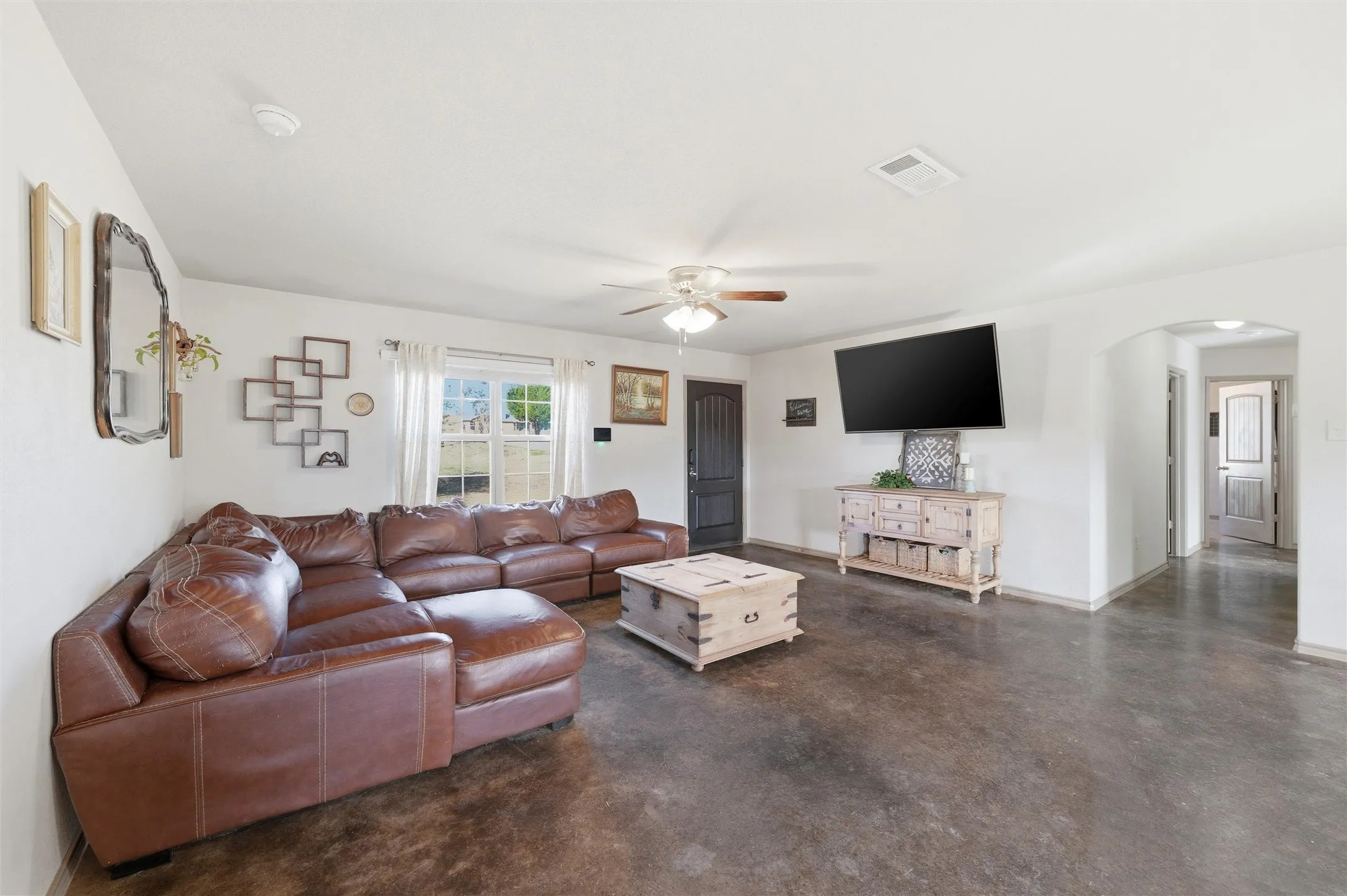 Single Family Residence For Sale in Parker County , 144 Emerald Drive, Weatherford, Texas 76087, 4 Bedroom, 2 Bathroom, 2 Garage spaces, 1,770 Sqft, built in 2018, mls#21133146, Real Estate Agent in Weatherford, Homes For Sale in Parker county, Homes For Sale in Weatherford, Realtor in Weatherford Texas, Real Estate Brokerage Independent Realty Texas, Luminita Cordes Realtor