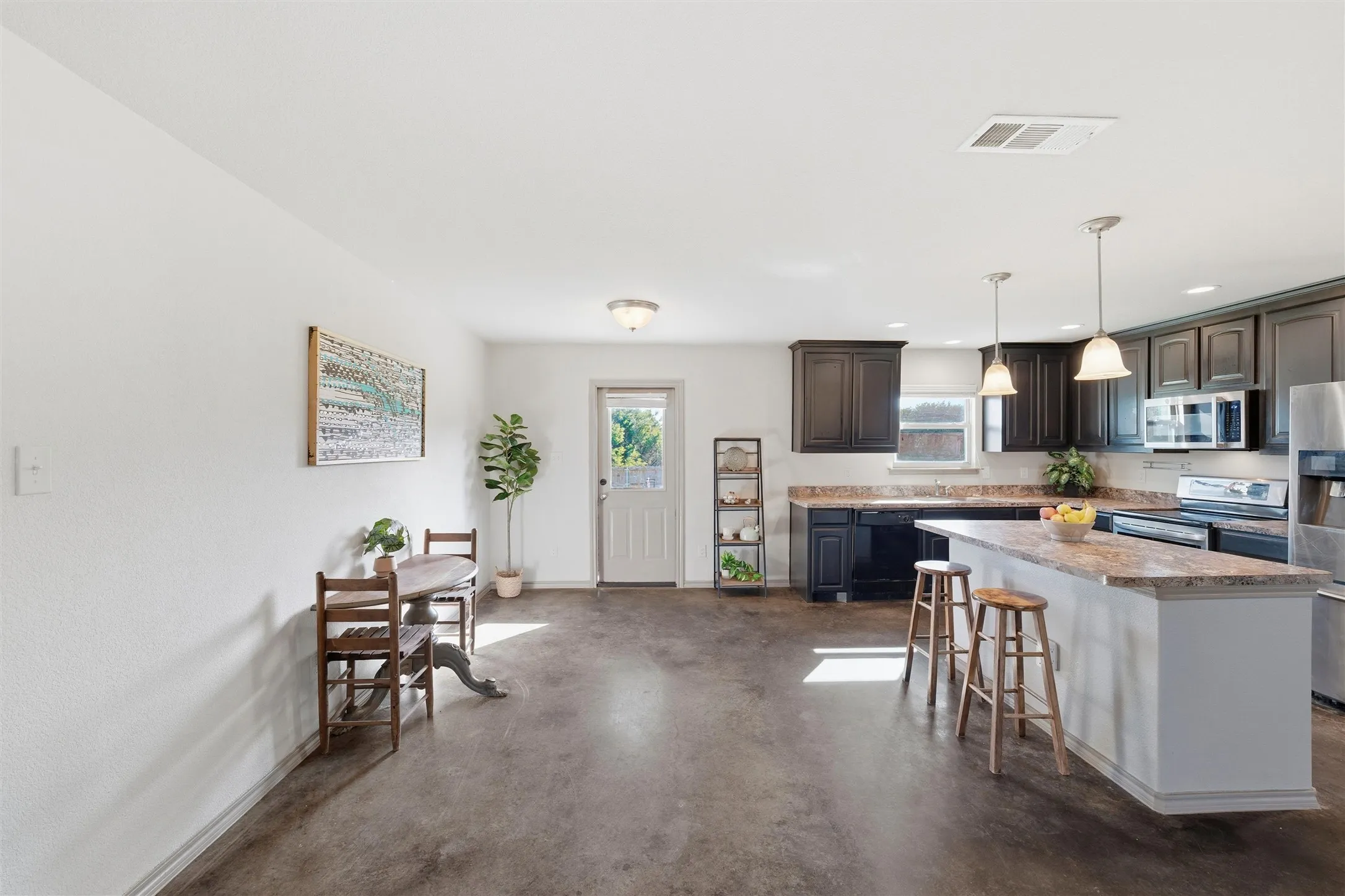 Single Family Residence For Sale in Parker County , 144 Emerald Drive, Weatherford, Texas 76087, 4 Bedroom, 2 Bathroom, 2 Garage spaces, 1,770 Sqft, built in 2018, mls#21133146, Real Estate Agent in Weatherford, Homes For Sale in Parker county, Homes For Sale in Weatherford, Realtor in Weatherford Texas, Real Estate Brokerage Independent Realty Texas, Luminita Cordes Realtor