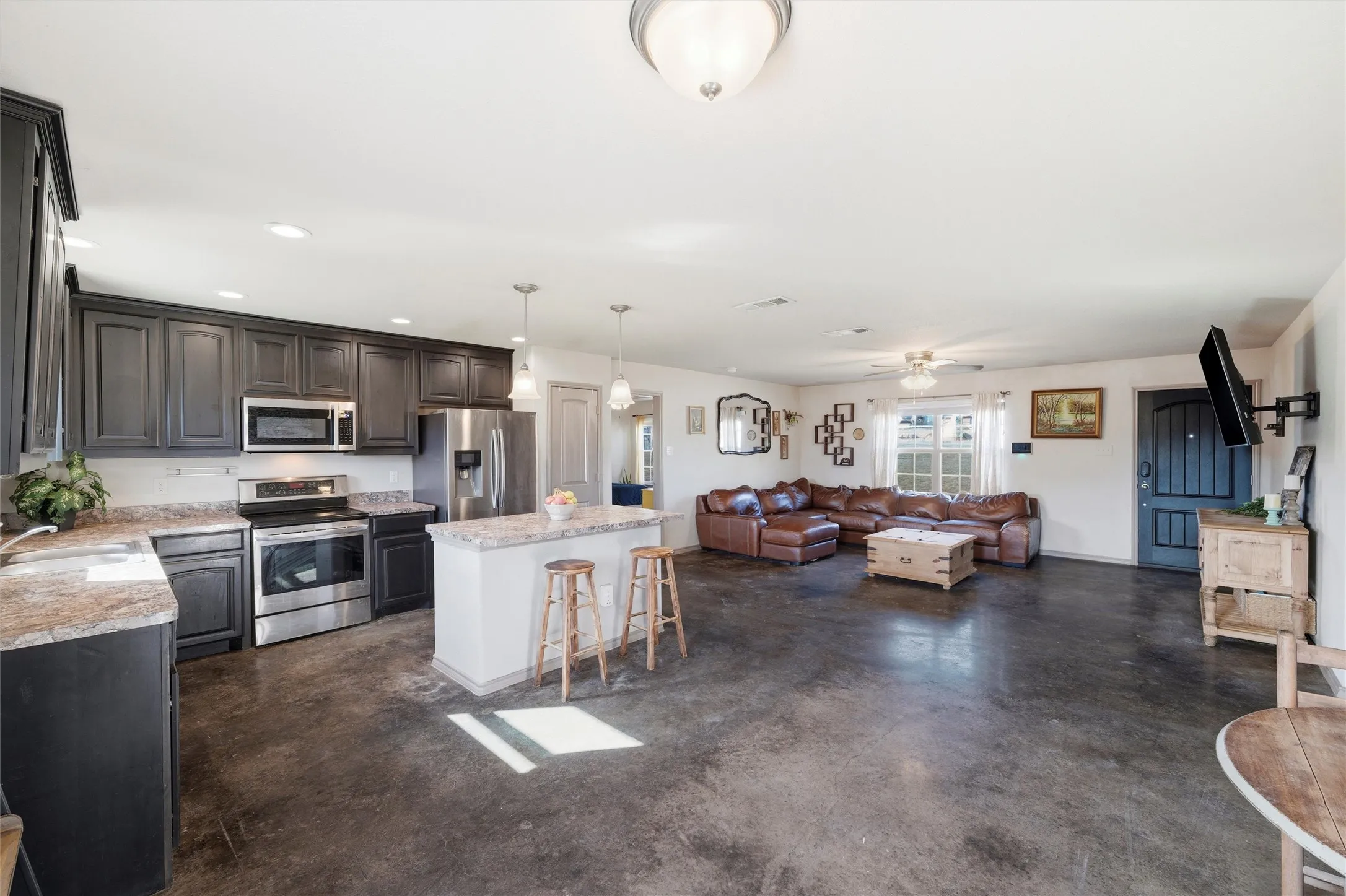 Single Family Residence For Sale in Parker County , 144 Emerald Drive, Weatherford, Texas 76087, 4 Bedroom, 2 Bathroom, 2 Garage spaces, 1,770 Sqft, built in 2018, mls#21133146, Real Estate Agent in Weatherford, Homes For Sale in Parker county, Homes For Sale in Weatherford, Realtor in Weatherford Texas, Real Estate Brokerage Independent Realty Texas, Luminita Cordes Realtor