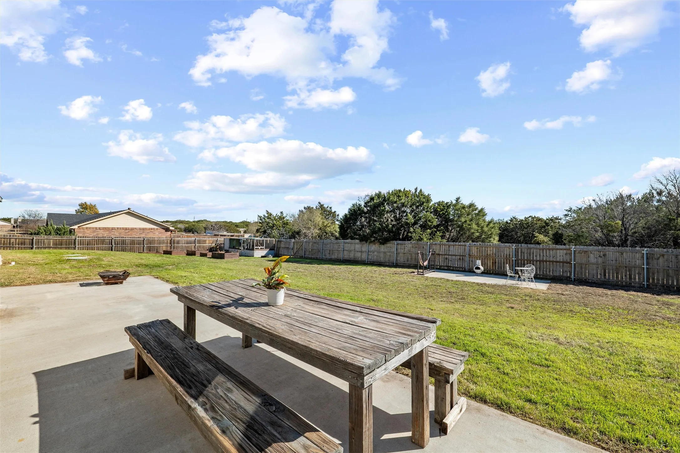 Single Family Residence For Sale in Parker County , 144 Emerald Drive, Weatherford, Texas 76087, 4 Bedroom, 2 Bathroom, 2 Garage spaces, 1,770 Sqft, built in 2018, mls#21133146, Real Estate Agent in Weatherford, Homes For Sale in Parker county, Homes For Sale in Weatherford, Realtor in Weatherford Texas, Real Estate Brokerage Independent Realty Texas, Luminita Cordes Realtor