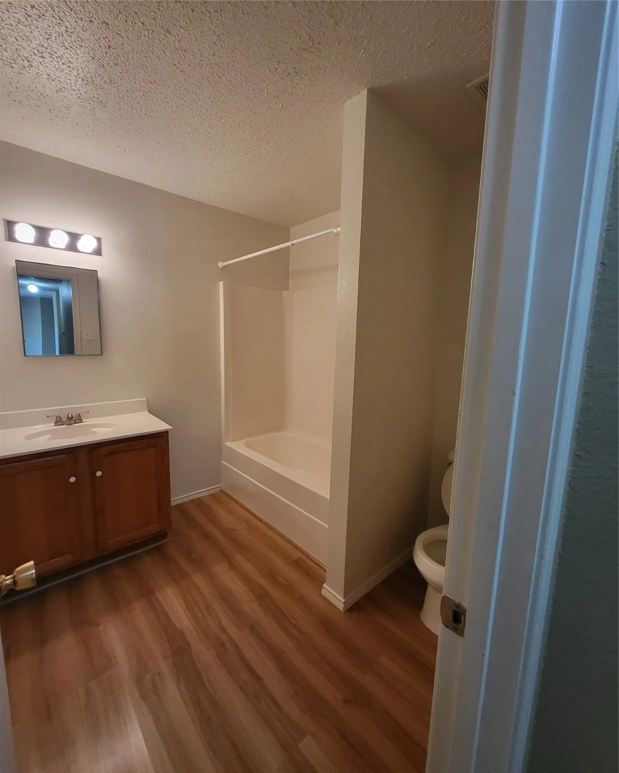 Single Family Residence For Rent in Rockwall County , 2513 Barksdale Drive, Rockwall, Texas 75032, 3 Bedroom, 2 Bathroom, 2 Garage spaces, 1,655 Sqft, built in 2003, Preowned, mls#21144189, Real Estate Agent in Rockwall, Homes For Rent in Rockwall county, Homes For Rent in Rockwall, Realtor in Rockwall Texas, Real Estate Brokerage Independent Realty Texas, Luminita Cordes Realtor