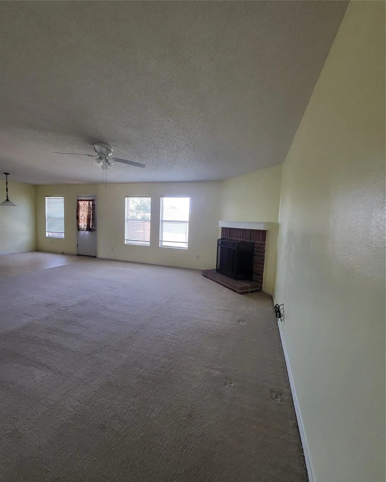 Single Family Residence For Rent in Rockwall County , 2513 Barksdale Drive, Rockwall, Texas 75032, 3 Bedroom, 2 Bathroom, 2 Garage spaces, 1,655 Sqft, built in 2003, Preowned, mls#21144189, Real Estate Agent in Rockwall, Homes For Rent in Rockwall county, Homes For Rent in Rockwall, Realtor in Rockwall Texas, Real Estate Brokerage Independent Realty Texas, Luminita Cordes Realtor