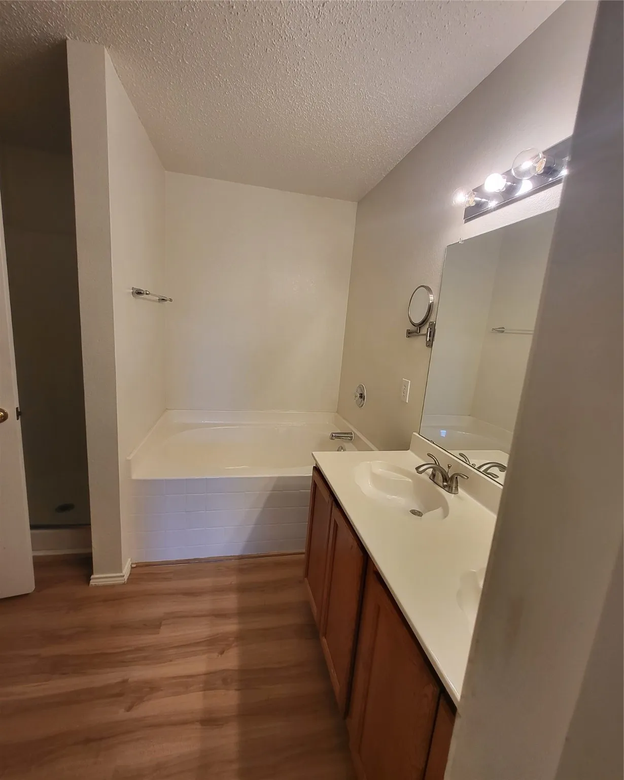 Single Family Residence For Rent in Rockwall County , 2513 Barksdale Drive, Rockwall, Texas 75032, 3 Bedroom, 2 Bathroom, 2 Garage spaces, 1,655 Sqft, built in 2003, Preowned, mls#21144189, Real Estate Agent in Rockwall, Homes For Rent in Rockwall county, Homes For Rent in Rockwall, Realtor in Rockwall Texas, Real Estate Brokerage Independent Realty Texas, Luminita Cordes Realtor