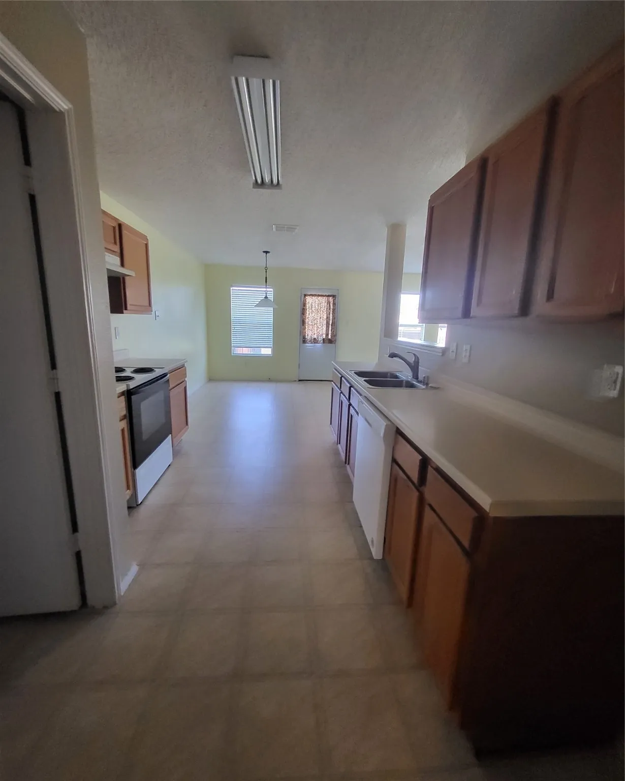 Single Family Residence For Rent in Rockwall County , 2513 Barksdale Drive, Rockwall, Texas 75032, 3 Bedroom, 2 Bathroom, 2 Garage spaces, 1,655 Sqft, built in 2003, Preowned, mls#21144189, Real Estate Agent in Rockwall, Homes For Rent in Rockwall county, Homes For Rent in Rockwall, Realtor in Rockwall Texas, Real Estate Brokerage Independent Realty Texas, Luminita Cordes Realtor