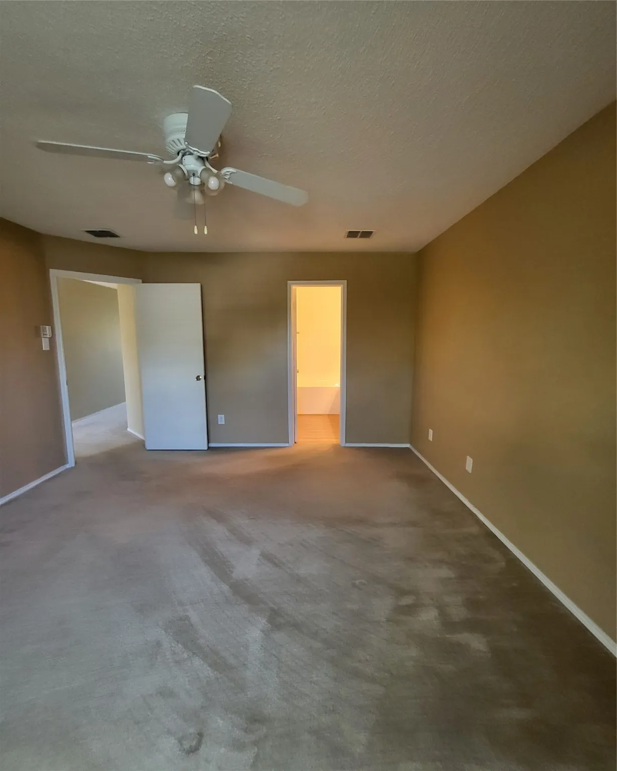 Single Family Residence For Rent in Rockwall County , 2513 Barksdale Drive, Rockwall, Texas 75032, 3 Bedroom, 2 Bathroom, 2 Garage spaces, 1,655 Sqft, built in 2003, Preowned, mls#21144189, Real Estate Agent in Rockwall, Homes For Rent in Rockwall county, Homes For Rent in Rockwall, Realtor in Rockwall Texas, Real Estate Brokerage Independent Realty Texas, Luminita Cordes Realtor
