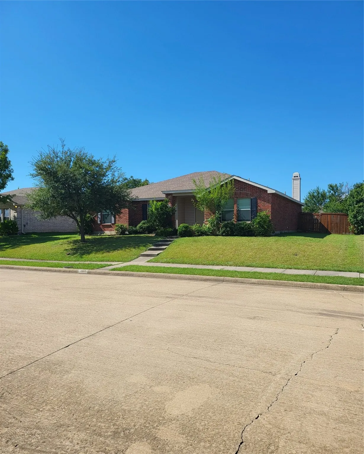 Single Family Residence For Rent in Rockwall County , 2513 Barksdale Drive, Rockwall, Texas 75032, 3 Bedroom, 2 Bathroom, 2 Garage spaces, 1,655 Sqft, built in 2003, Preowned, mls#21144189, Real Estate Agent in Rockwall, Homes For Rent in Rockwall county, Homes For Rent in Rockwall, Realtor in Rockwall Texas, Real Estate Brokerage Independent Realty Texas, Luminita Cordes Realtor