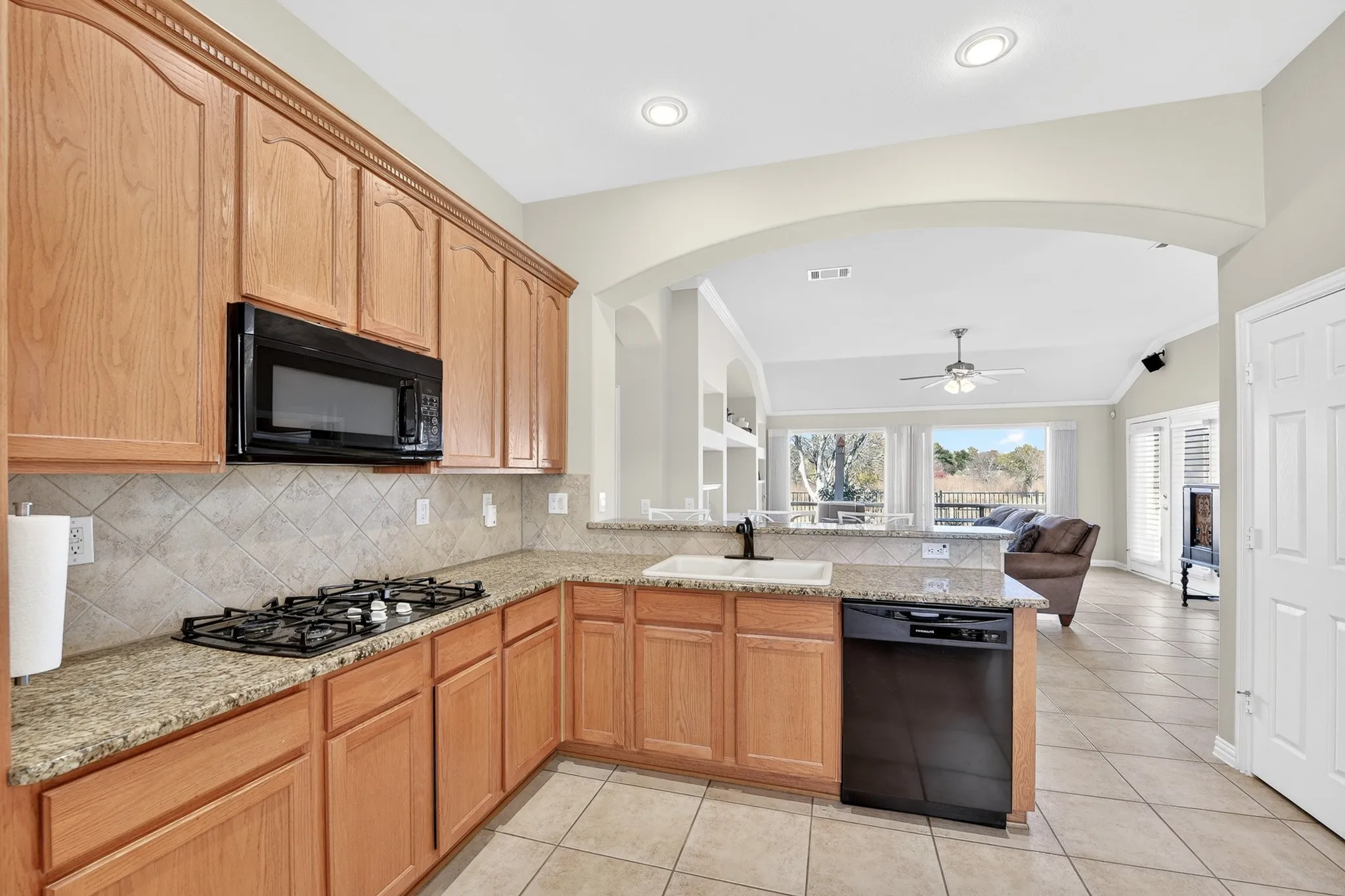 Single Family Residence For Sale in Denton County , 11316 Southerland Drive, Denton, Texas 76207, 2 Bedroom, 2 Bathroom, 2 Garage spaces, 1,585 Sqft, built in 2004, Preowned, mls#21143462, Real Estate Agent in Denton, Homes For Sale in Denton county, Homes For Sale in Denton, Realtor in Denton Texas, Real Estate Brokerage Independent Realty Texas, Luminita Cordes Realtor