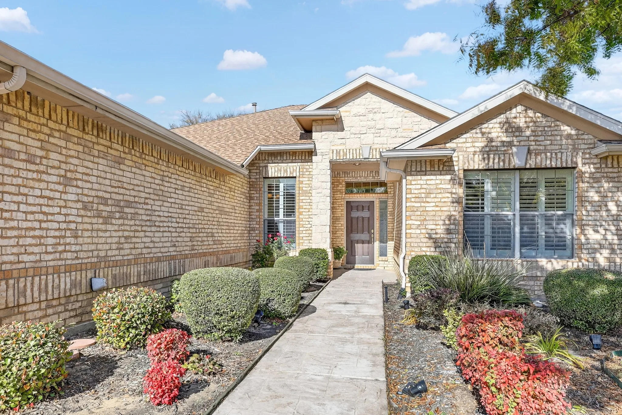 Single Family Residence For Sale in Denton County , 11316 Southerland Drive, Denton, Texas 76207, 2 Bedroom, 2 Bathroom, 2 Garage spaces, 1,585 Sqft, built in 2004, Preowned, mls#21143462, Real Estate Agent in Denton, Homes For Sale in Denton county, Homes For Sale in Denton, Realtor in Denton Texas, Real Estate Brokerage Independent Realty Texas, Luminita Cordes Realtor