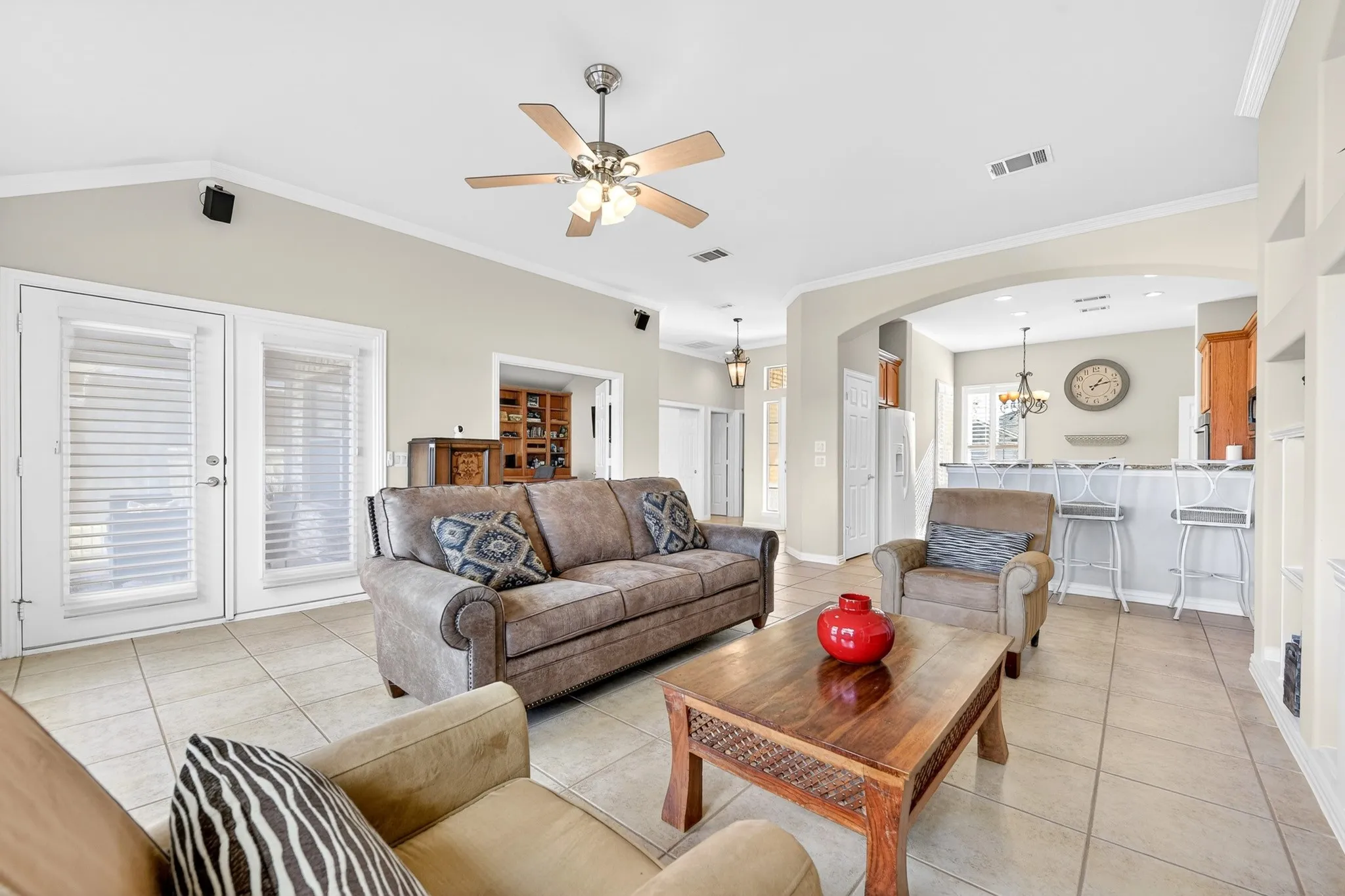 Single Family Residence For Sale in Denton County , 11316 Southerland Drive, Denton, Texas 76207, 2 Bedroom, 2 Bathroom, 2 Garage spaces, 1,585 Sqft, built in 2004, Preowned, mls#21143462, Real Estate Agent in Denton, Homes For Sale in Denton county, Homes For Sale in Denton, Realtor in Denton Texas, Real Estate Brokerage Independent Realty Texas, Luminita Cordes Realtor
