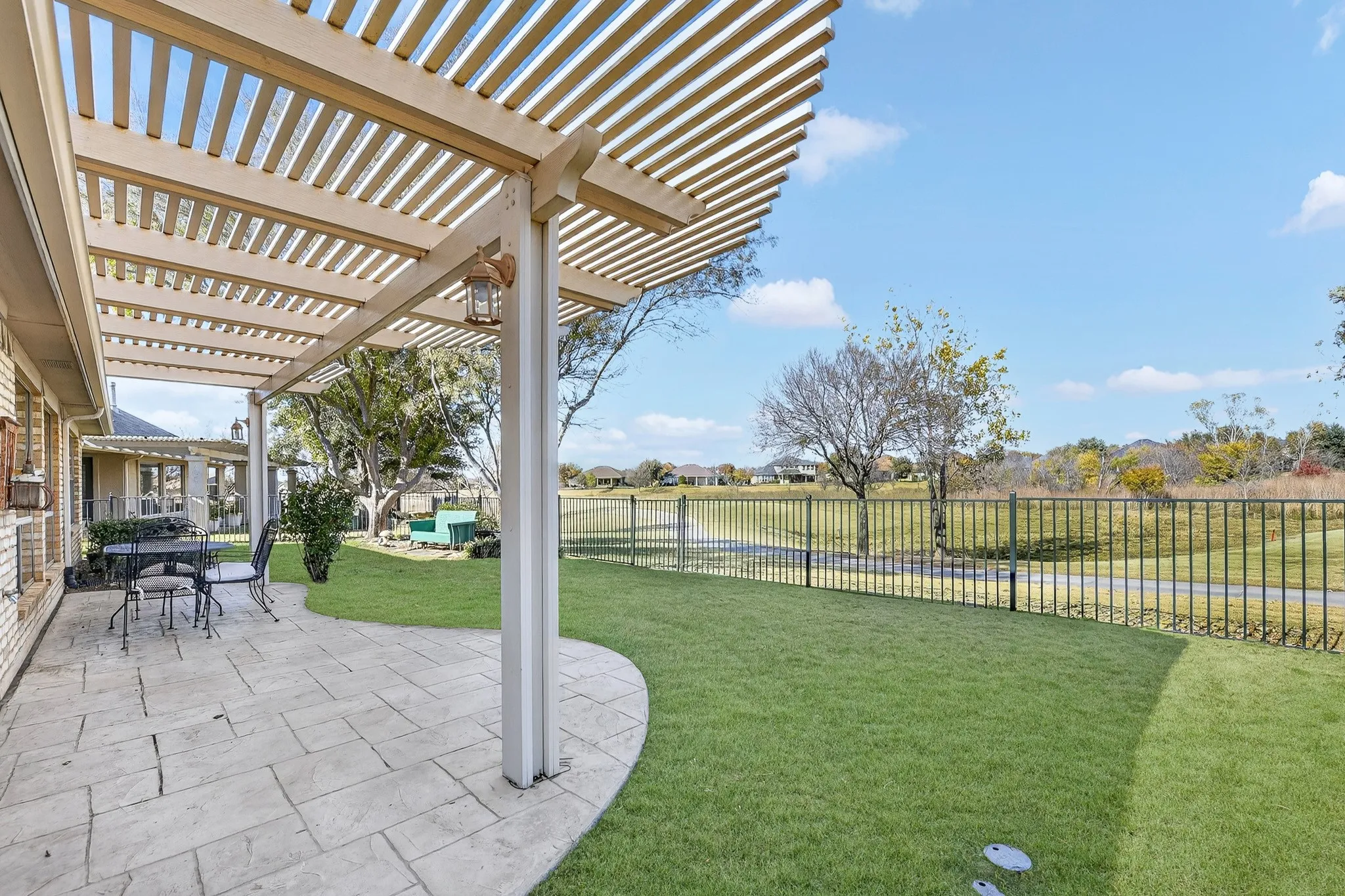 Single Family Residence For Sale in Denton County , 11316 Southerland Drive, Denton, Texas 76207, 2 Bedroom, 2 Bathroom, 2 Garage spaces, 1,585 Sqft, built in 2004, Preowned, mls#21143462, Real Estate Agent in Denton, Homes For Sale in Denton county, Homes For Sale in Denton, Realtor in Denton Texas, Real Estate Brokerage Independent Realty Texas, Luminita Cordes Realtor