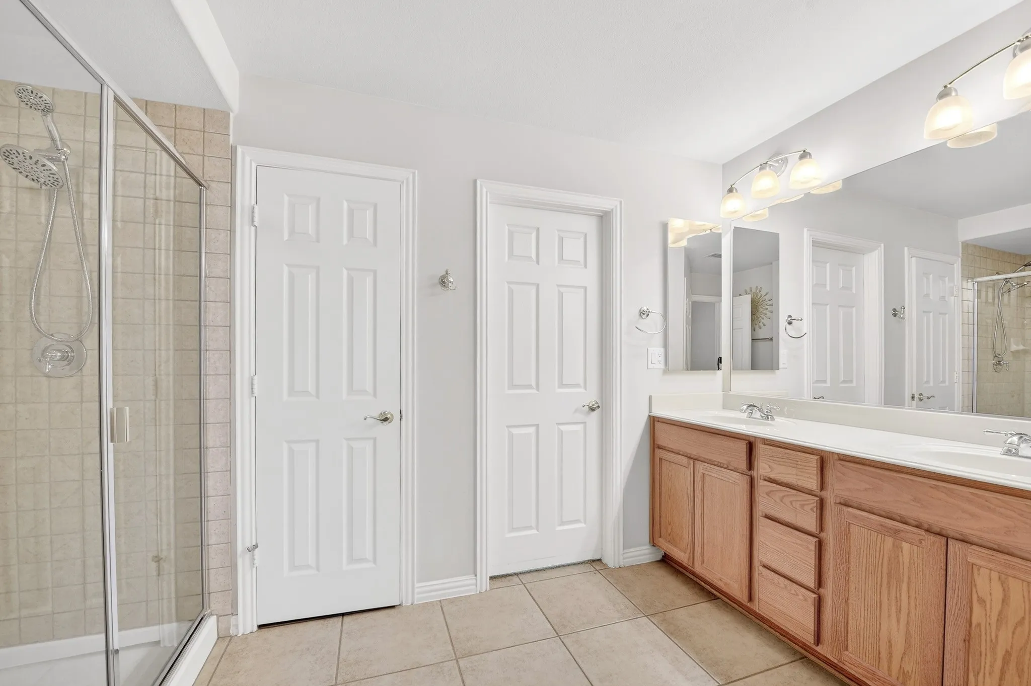 Single Family Residence For Sale in Denton County , 11316 Southerland Drive, Denton, Texas 76207, 2 Bedroom, 2 Bathroom, 2 Garage spaces, 1,585 Sqft, built in 2004, Preowned, mls#21143462, Real Estate Agent in Denton, Homes For Sale in Denton county, Homes For Sale in Denton, Realtor in Denton Texas, Real Estate Brokerage Independent Realty Texas, Luminita Cordes Realtor