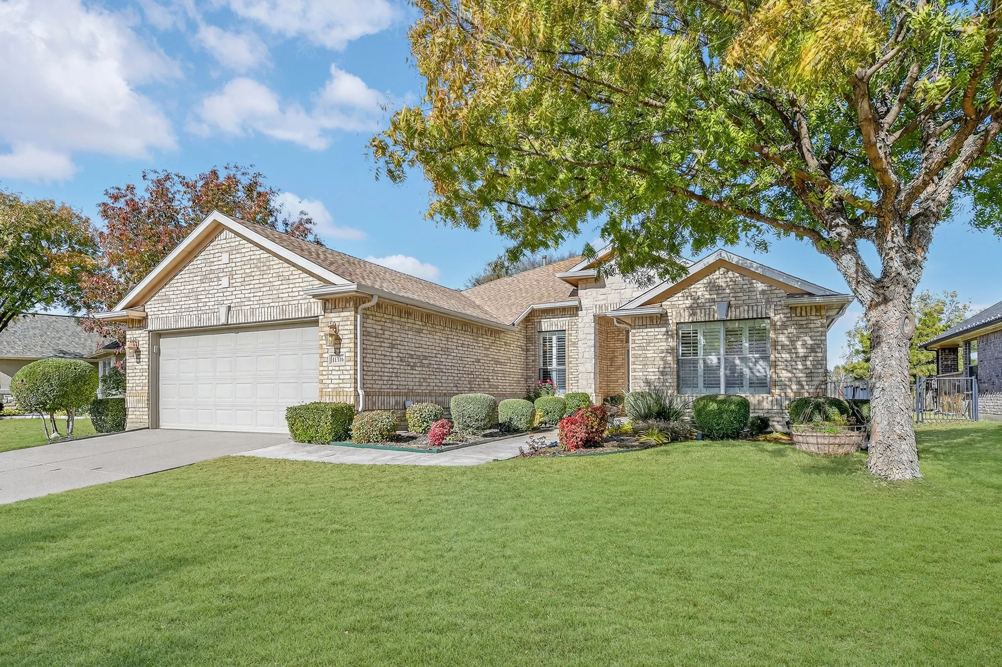 Single Family Residence For Sale in Denton County , 11316 Southerland Drive, Denton, Texas 76207, 2 Bedroom, 2 Bathroom, 2 Garage spaces, 1,585 Sqft, built in 2004, Preowned, mls#21143462, Real Estate Agent in Denton, Homes For Sale in Denton county, Homes For Sale in Denton, Realtor in Denton Texas, Real Estate Brokerage Independent Realty Texas, Luminita Cordes Realtor