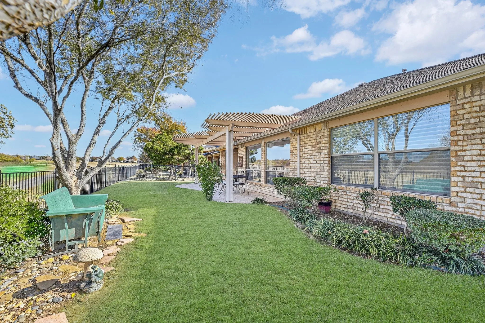 Single Family Residence For Sale in Denton County , 11316 Southerland Drive, Denton, Texas 76207, 2 Bedroom, 2 Bathroom, 2 Garage spaces, 1,585 Sqft, built in 2004, Preowned, mls#21143462, Real Estate Agent in Denton, Homes For Sale in Denton county, Homes For Sale in Denton, Realtor in Denton Texas, Real Estate Brokerage Independent Realty Texas, Luminita Cordes Realtor