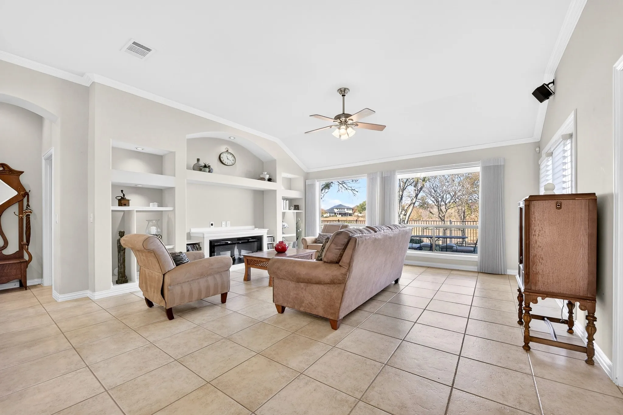 Single Family Residence For Sale in Denton County , 11316 Southerland Drive, Denton, Texas 76207, 2 Bedroom, 2 Bathroom, 2 Garage spaces, 1,585 Sqft, built in 2004, Preowned, mls#21143462, Real Estate Agent in Denton, Homes For Sale in Denton county, Homes For Sale in Denton, Realtor in Denton Texas, Real Estate Brokerage Independent Realty Texas, Luminita Cordes Realtor