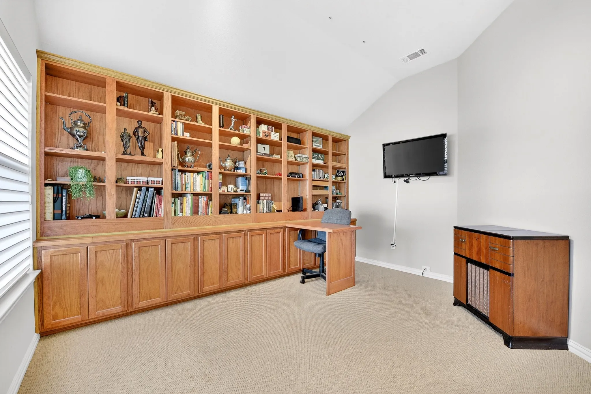 Single Family Residence For Sale in Denton County , 11316 Southerland Drive, Denton, Texas 76207, 2 Bedroom, 2 Bathroom, 2 Garage spaces, 1,585 Sqft, built in 2004, Preowned, mls#21143462, Real Estate Agent in Denton, Homes For Sale in Denton county, Homes For Sale in Denton, Realtor in Denton Texas, Real Estate Brokerage Independent Realty Texas, Luminita Cordes Realtor