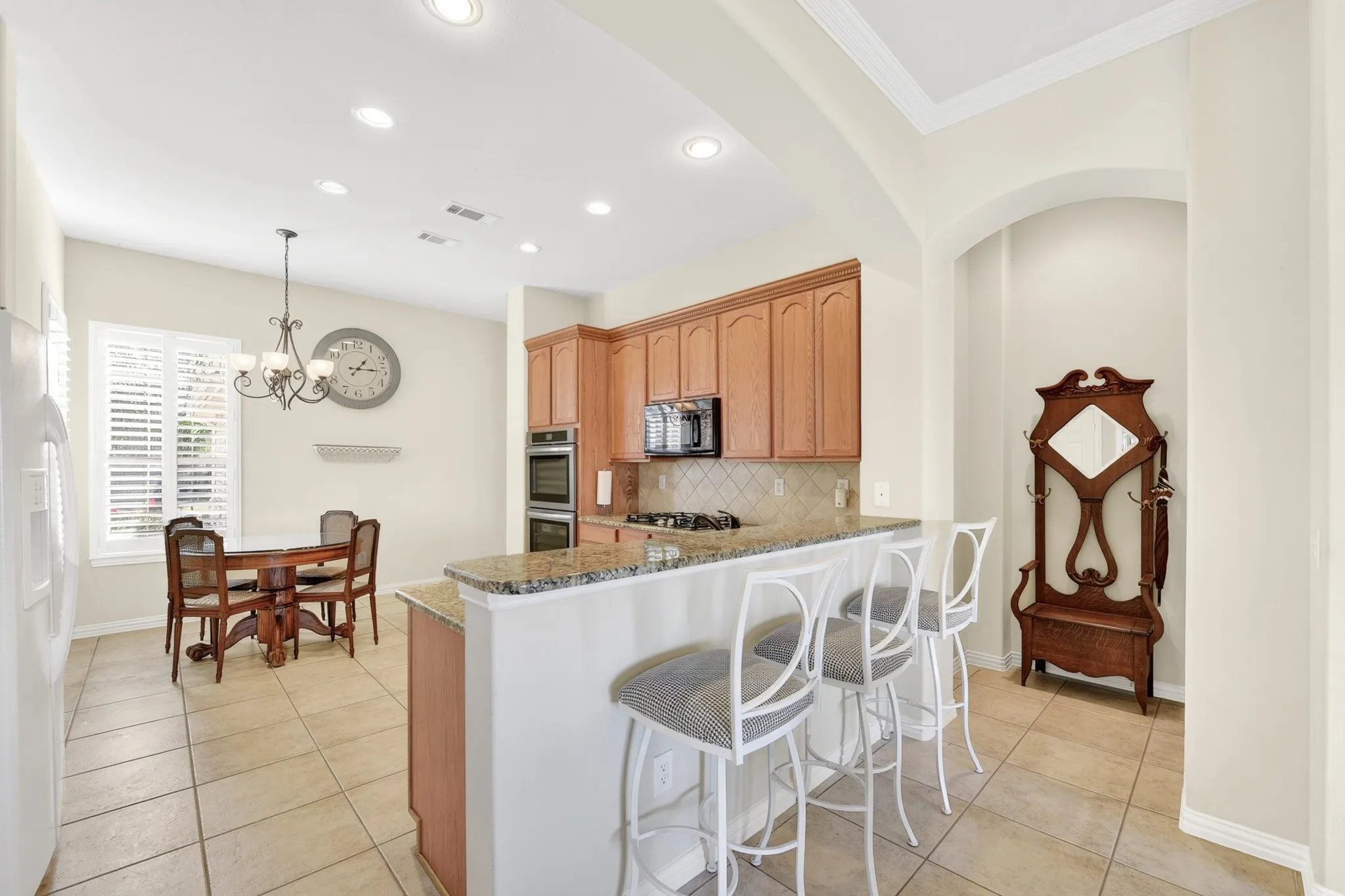 Single Family Residence For Sale in Denton County , 11316 Southerland Drive, Denton, Texas 76207, 2 Bedroom, 2 Bathroom, 2 Garage spaces, 1,585 Sqft, built in 2004, Preowned, mls#21143462, Real Estate Agent in Denton, Homes For Sale in Denton county, Homes For Sale in Denton, Realtor in Denton Texas, Real Estate Brokerage Independent Realty Texas, Luminita Cordes Realtor