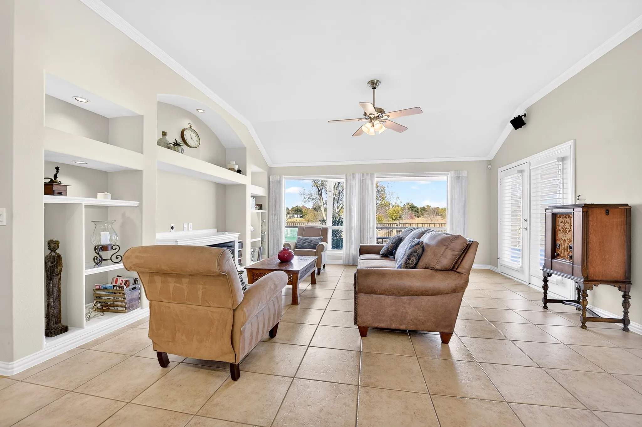 Single Family Residence For Sale in Denton County , 11316 Southerland Drive, Denton, Texas 76207, 2 Bedroom, 2 Bathroom, 2 Garage spaces, 1,585 Sqft, built in 2004, Preowned, mls#21143462, Real Estate Agent in Denton, Homes For Sale in Denton county, Homes For Sale in Denton, Realtor in Denton Texas, Real Estate Brokerage Independent Realty Texas, Luminita Cordes Realtor