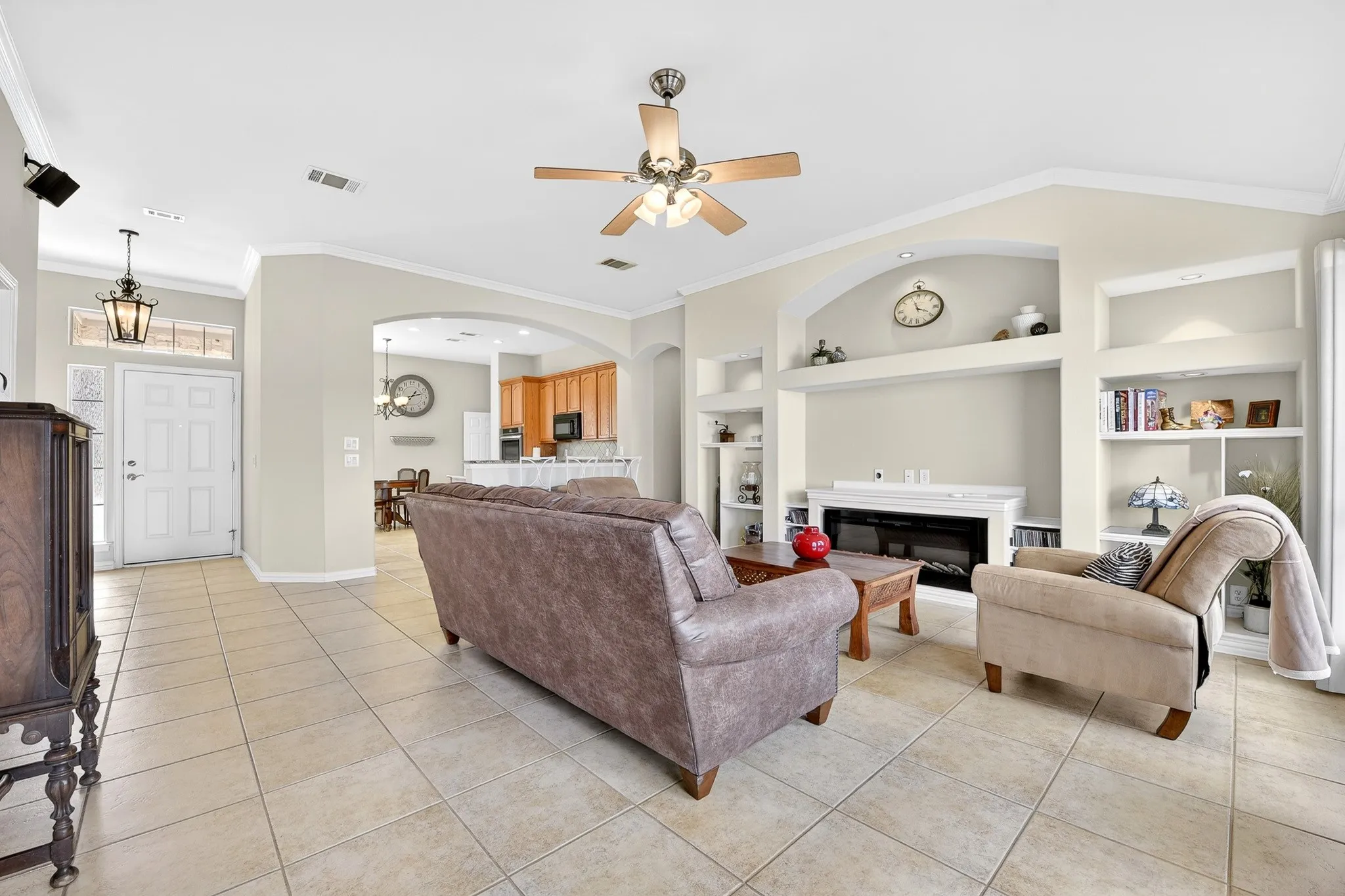 Single Family Residence For Sale in Denton County , 11316 Southerland Drive, Denton, Texas 76207, 2 Bedroom, 2 Bathroom, 2 Garage spaces, 1,585 Sqft, built in 2004, Preowned, mls#21143462, Real Estate Agent in Denton, Homes For Sale in Denton county, Homes For Sale in Denton, Realtor in Denton Texas, Real Estate Brokerage Independent Realty Texas, Luminita Cordes Realtor