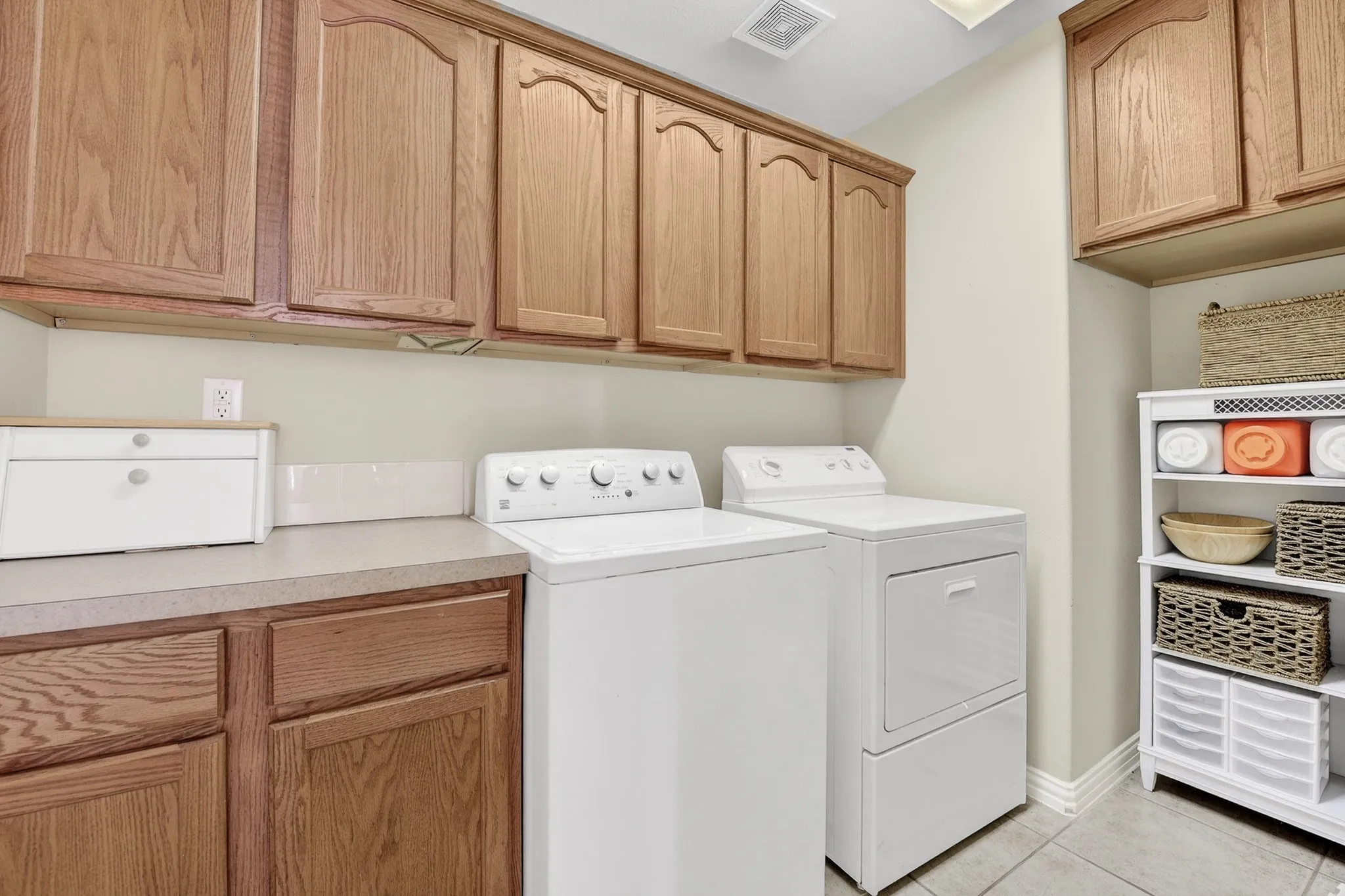 Single Family Residence For Sale in Denton County , 11316 Southerland Drive, Denton, Texas 76207, 2 Bedroom, 2 Bathroom, 2 Garage spaces, 1,585 Sqft, built in 2004, Preowned, mls#21143462, Real Estate Agent in Denton, Homes For Sale in Denton county, Homes For Sale in Denton, Realtor in Denton Texas, Real Estate Brokerage Independent Realty Texas, Luminita Cordes Realtor