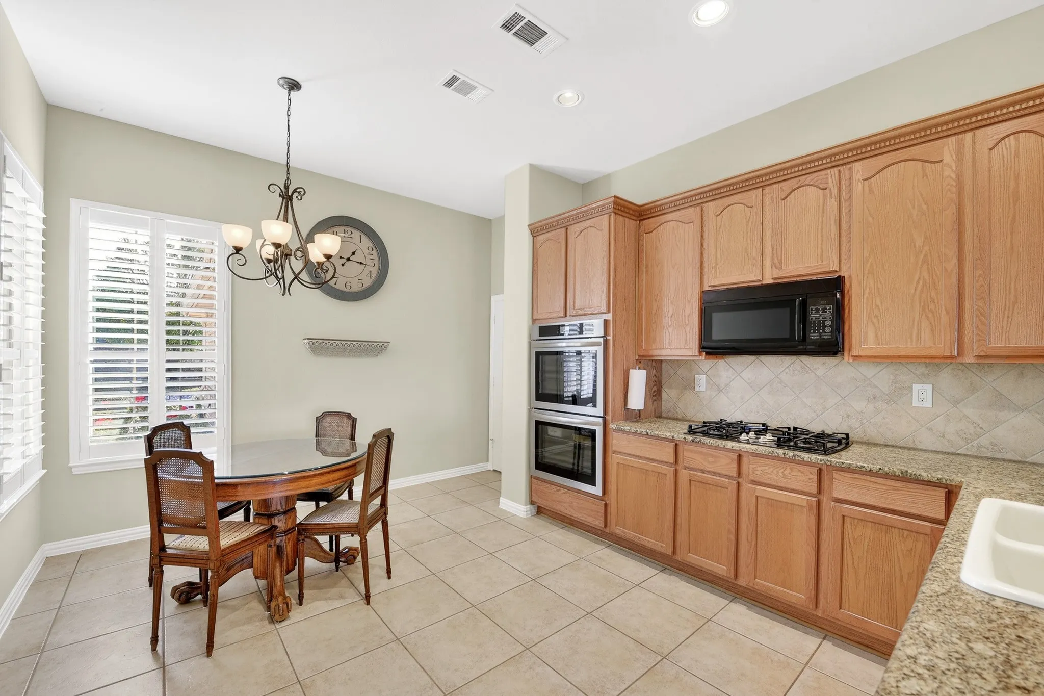 Single Family Residence For Sale in Denton County , 11316 Southerland Drive, Denton, Texas 76207, 2 Bedroom, 2 Bathroom, 2 Garage spaces, 1,585 Sqft, built in 2004, Preowned, mls#21143462, Real Estate Agent in Denton, Homes For Sale in Denton county, Homes For Sale in Denton, Realtor in Denton Texas, Real Estate Brokerage Independent Realty Texas, Luminita Cordes Realtor