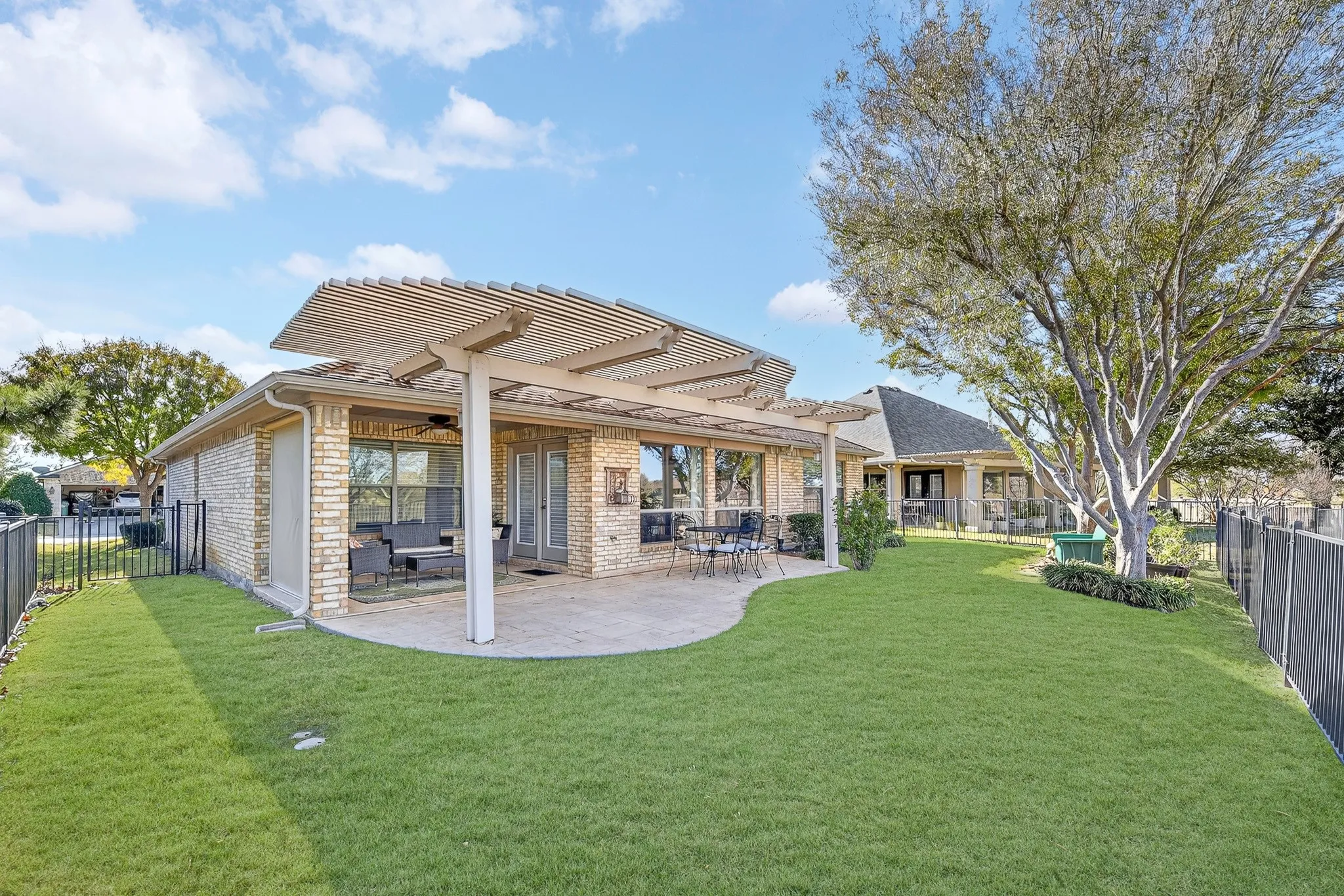 Single Family Residence For Sale in Denton County , 11316 Southerland Drive, Denton, Texas 76207, 2 Bedroom, 2 Bathroom, 2 Garage spaces, 1,585 Sqft, built in 2004, Preowned, mls#21143462, Real Estate Agent in Denton, Homes For Sale in Denton county, Homes For Sale in Denton, Realtor in Denton Texas, Real Estate Brokerage Independent Realty Texas, Luminita Cordes Realtor