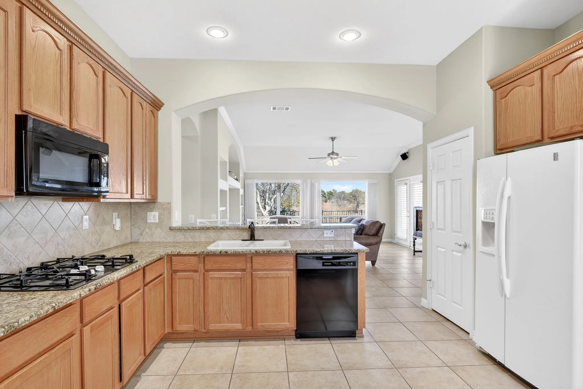 Single Family Residence For Sale in Denton County , 11316 Southerland Drive, Denton, Texas 76207, 2 Bedroom, 2 Bathroom, 2 Garage spaces, 1,585 Sqft, built in 2004, Preowned, mls#21143462, Real Estate Agent in Denton, Homes For Sale in Denton county, Homes For Sale in Denton, Realtor in Denton Texas, Real Estate Brokerage Independent Realty Texas, Luminita Cordes Realtor