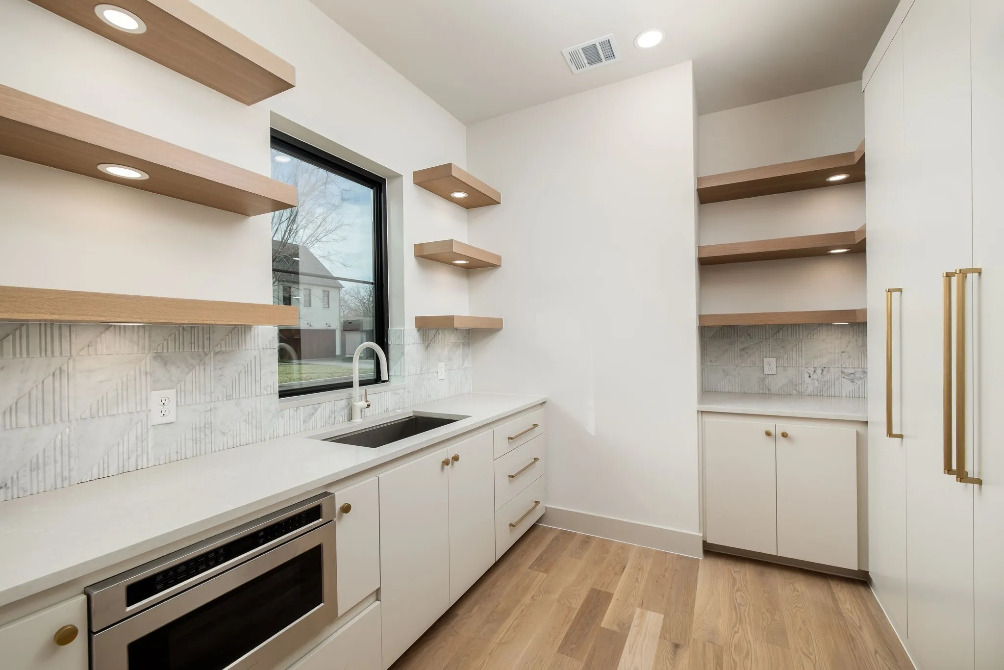 Single Family Residence For Sale in Dallas County , 4902 Wenonah Drive, Dallas, Texas 75209, 4 Bedroom, 4 Bathroom, 3 Garage spaces, 4,487 Sqft, built in 2025, New Construction - Complete, mls#21142069, Real Estate Agent in Dallas, Homes For Sale in Dallas county, Homes For Sale in Dallas, Realtor in Dallas Texas, Real Estate Brokerage Independent Realty Texas, Luminita Cordes Realtor