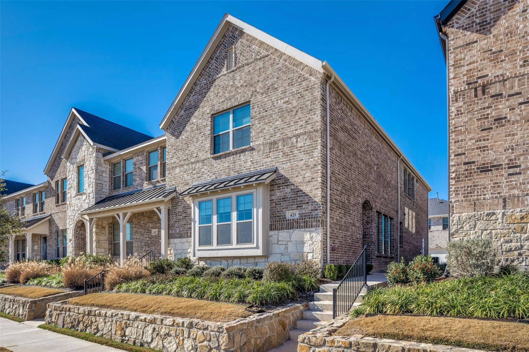 Townhouse For Sale in Denton County , 421 Matchbox Street, Argyle, Texas 76226, 3 Bedroom, 3 Bathroom, 2 Garage spaces, 2,003 Sqft, built in 2022, Preowned, mls#21142908, Real Estate Agent in Argyle, Homes For Sale in Denton county, Homes For Sale in Argyle, Realtor in Argyle Texas, Real Estate Brokerage Independent Realty Texas, Luminita Cordes Realtor
