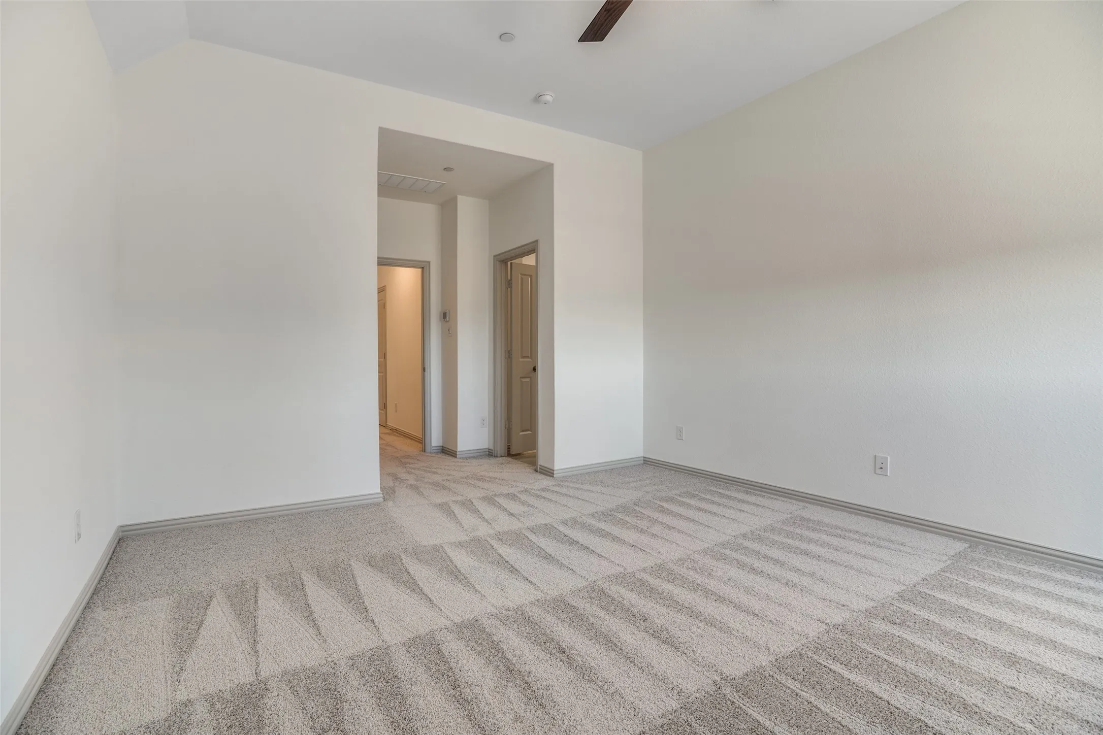 Townhouse For Sale in Denton County , 421 Matchbox Street, Argyle, Texas 76226, 3 Bedroom, 3 Bathroom, 2 Garage spaces, 2,003 Sqft, built in 2022, Preowned, mls#21142908, Real Estate Agent in Argyle, Homes For Sale in Denton county, Homes For Sale in Argyle, Realtor in Argyle Texas, Real Estate Brokerage Independent Realty Texas, Luminita Cordes Realtor