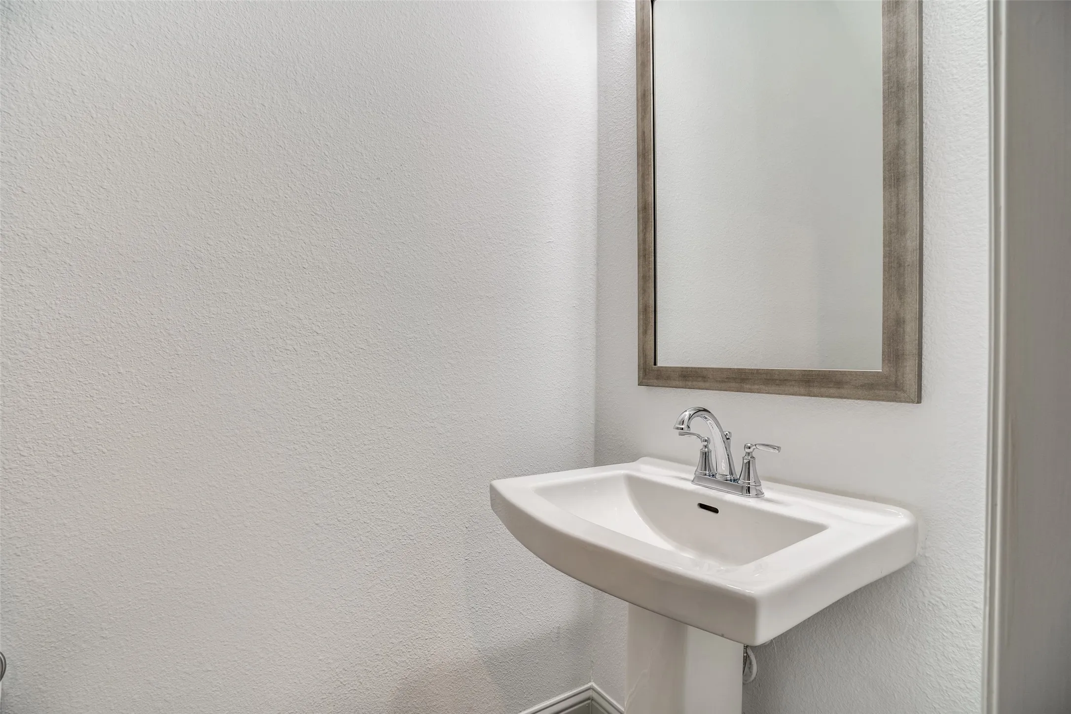 Townhouse For Sale in Denton County , 421 Matchbox Street, Argyle, Texas 76226, 3 Bedroom, 3 Bathroom, 2 Garage spaces, 2,003 Sqft, built in 2022, Preowned, mls#21142908, Real Estate Agent in Argyle, Homes For Sale in Denton county, Homes For Sale in Argyle, Realtor in Argyle Texas, Real Estate Brokerage Independent Realty Texas, Luminita Cordes Realtor