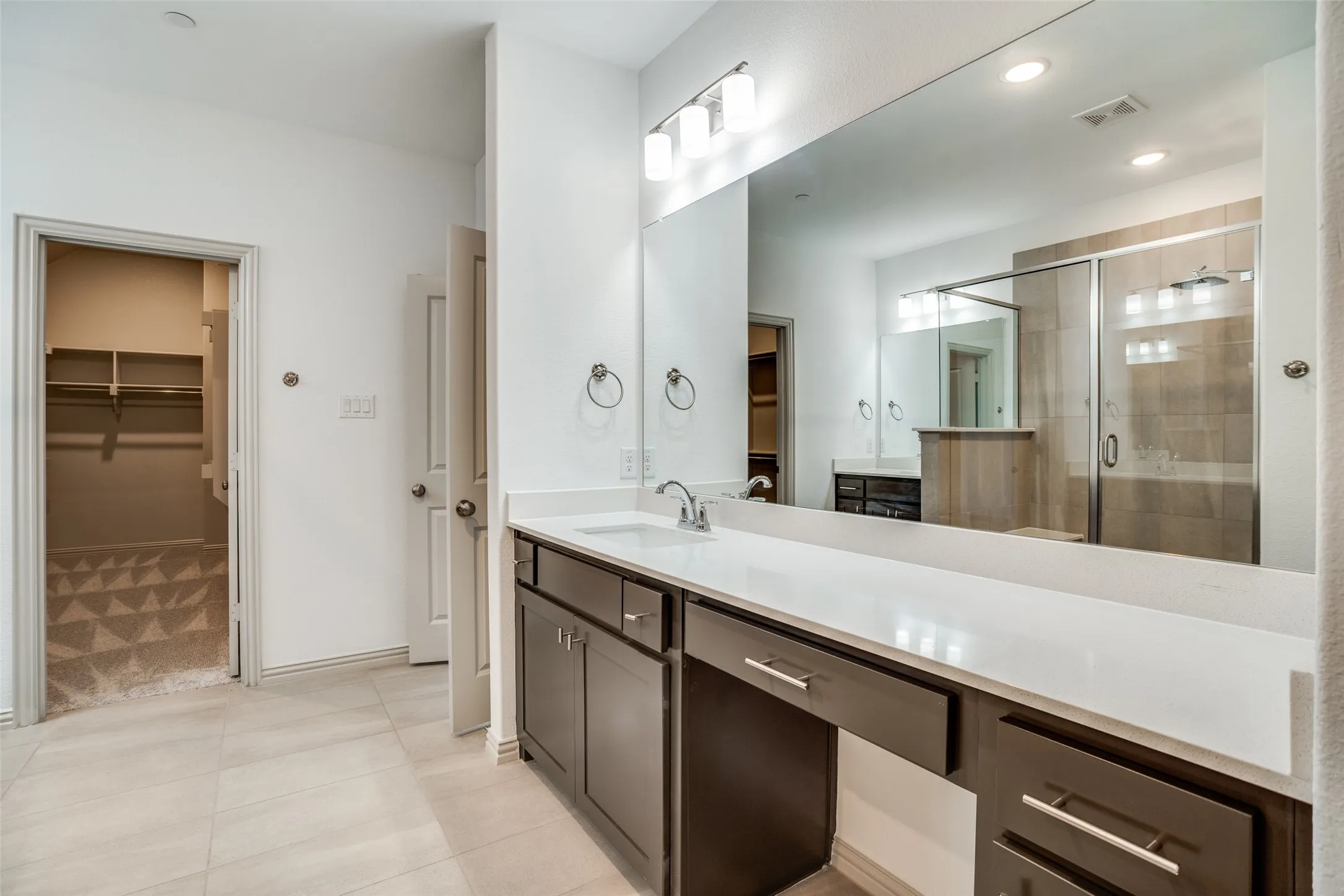 Townhouse For Sale in Denton County , 421 Matchbox Street, Argyle, Texas 76226, 3 Bedroom, 3 Bathroom, 2 Garage spaces, 2,003 Sqft, built in 2022, Preowned, mls#21142908, Real Estate Agent in Argyle, Homes For Sale in Denton county, Homes For Sale in Argyle, Realtor in Argyle Texas, Real Estate Brokerage Independent Realty Texas, Luminita Cordes Realtor
