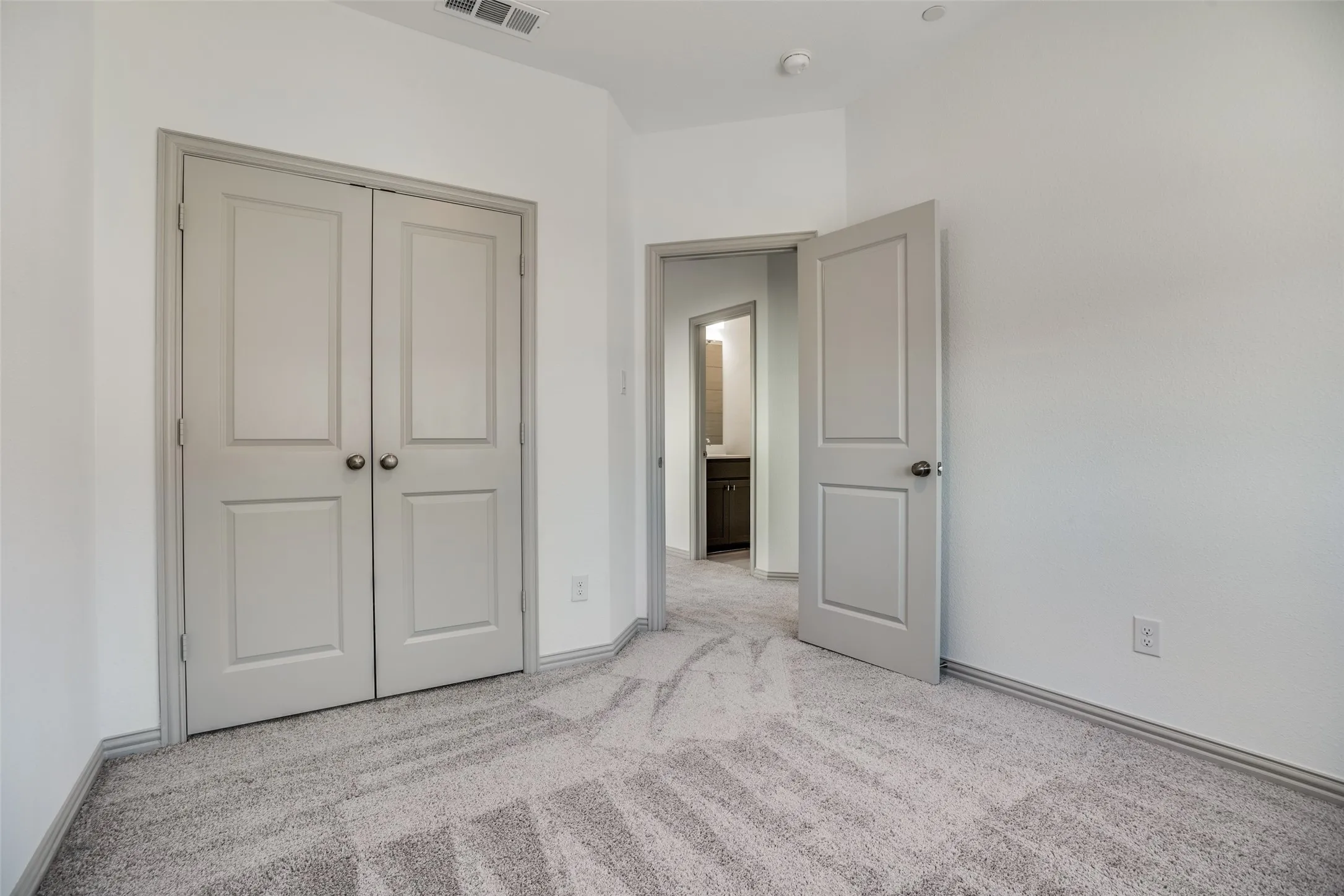 Townhouse For Sale in Denton County , 421 Matchbox Street, Argyle, Texas 76226, 3 Bedroom, 3 Bathroom, 2 Garage spaces, 2,003 Sqft, built in 2022, Preowned, mls#21142908, Real Estate Agent in Argyle, Homes For Sale in Denton county, Homes For Sale in Argyle, Realtor in Argyle Texas, Real Estate Brokerage Independent Realty Texas, Luminita Cordes Realtor