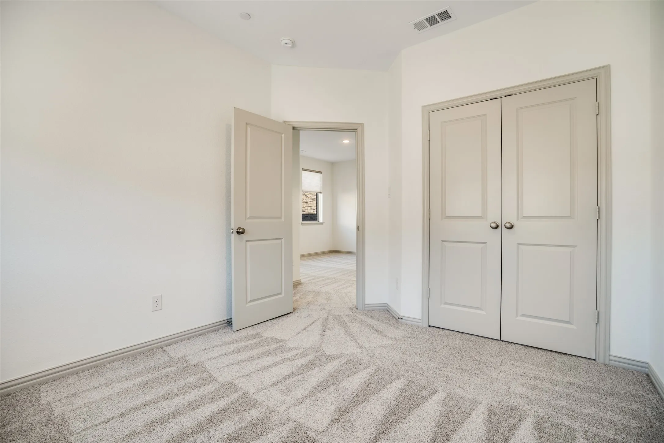 Townhouse For Sale in Denton County , 421 Matchbox Street, Argyle, Texas 76226, 3 Bedroom, 3 Bathroom, 2 Garage spaces, 2,003 Sqft, built in 2022, Preowned, mls#21142908, Real Estate Agent in Argyle, Homes For Sale in Denton county, Homes For Sale in Argyle, Realtor in Argyle Texas, Real Estate Brokerage Independent Realty Texas, Luminita Cordes Realtor