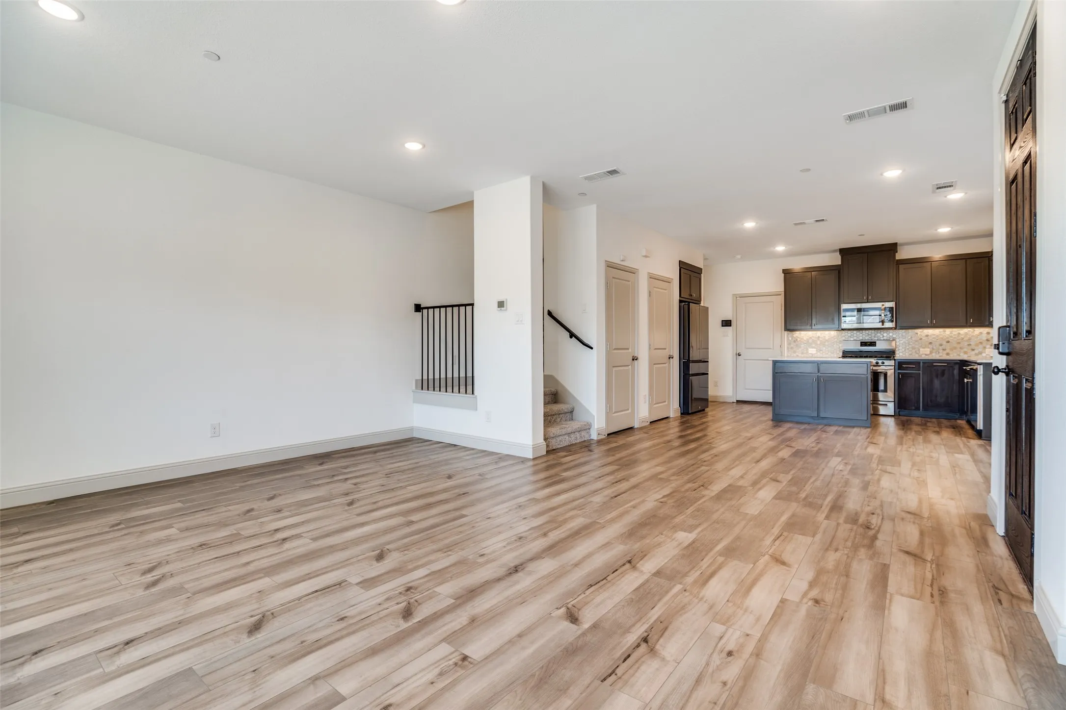 Townhouse For Sale in Denton County , 421 Matchbox Street, Argyle, Texas 76226, 3 Bedroom, 3 Bathroom, 2 Garage spaces, 2,003 Sqft, built in 2022, Preowned, mls#21142908, Real Estate Agent in Argyle, Homes For Sale in Denton county, Homes For Sale in Argyle, Realtor in Argyle Texas, Real Estate Brokerage Independent Realty Texas, Luminita Cordes Realtor