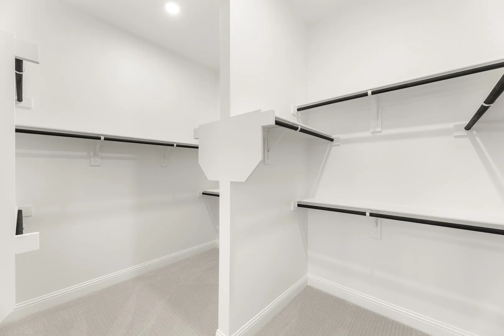 20. 473 Flor - Closet