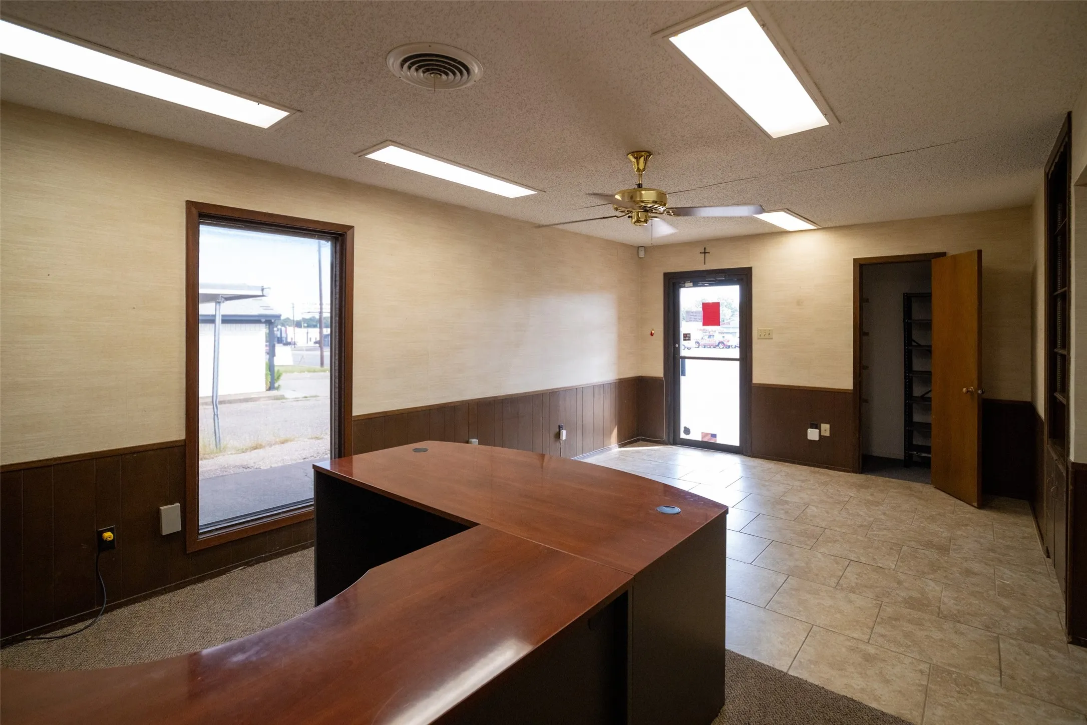 Office For Rent in Mc Lennan County , 720 Lake Air Drive, Waco, Texas 76710, 0, 0, Garage spaces, 0 Sqft, built in 1966, Preowned, mls#21142870, Real Estate Agent in Waco, Homes For Rent in Mc Lennan county, Homes For Rent in Waco, Realtor in Waco Texas, Real Estate Brokerage Independent Realty Texas, Luminita Cordes Realtor
