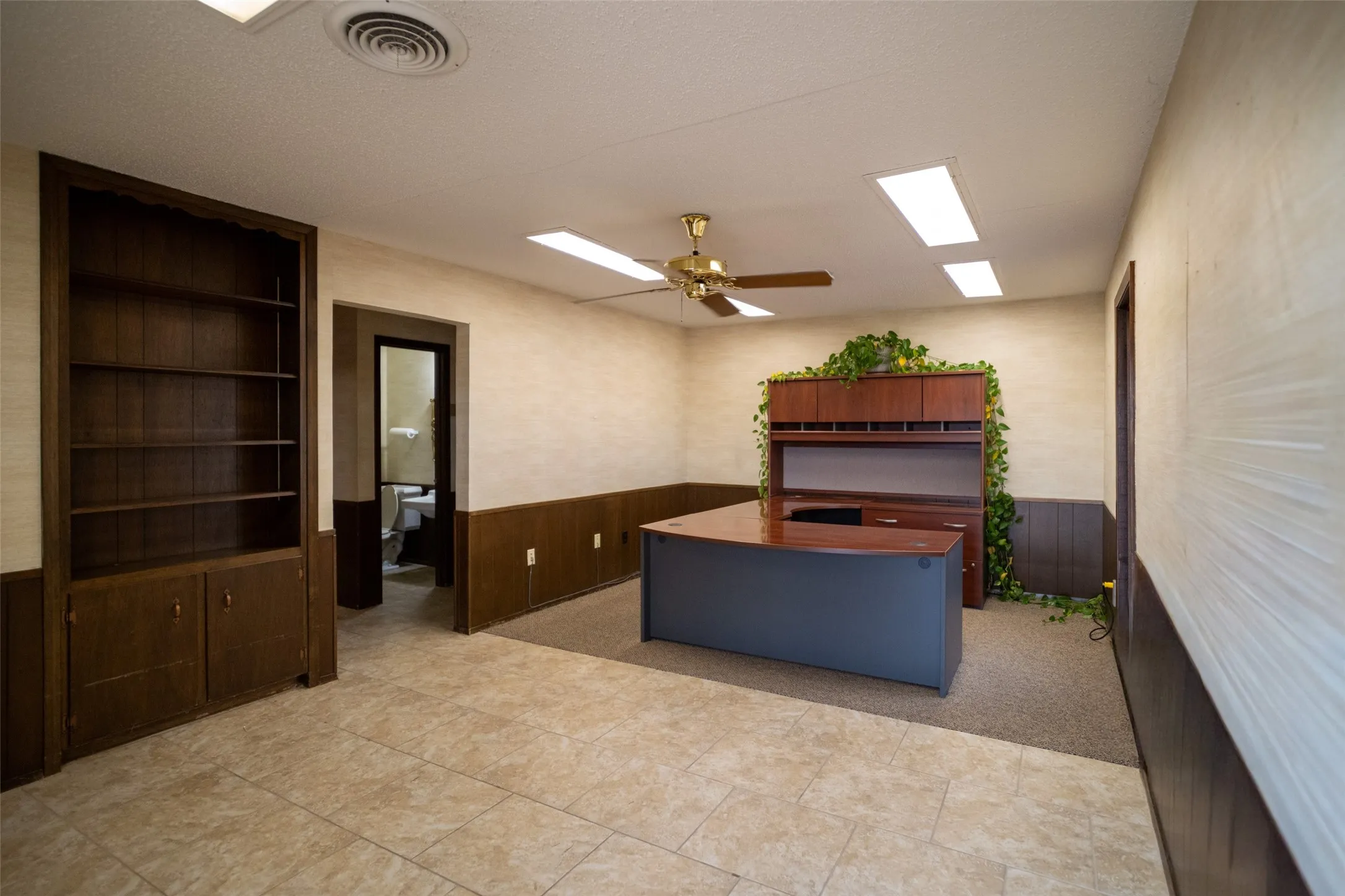 Office For Rent in Mc Lennan County , 720 Lake Air Drive, Waco, Texas 76710, 0, 0, Garage spaces, 0 Sqft, built in 1966, Preowned, mls#21142870, Real Estate Agent in Waco, Homes For Rent in Mc Lennan county, Homes For Rent in Waco, Realtor in Waco Texas, Real Estate Brokerage Independent Realty Texas, Luminita Cordes Realtor