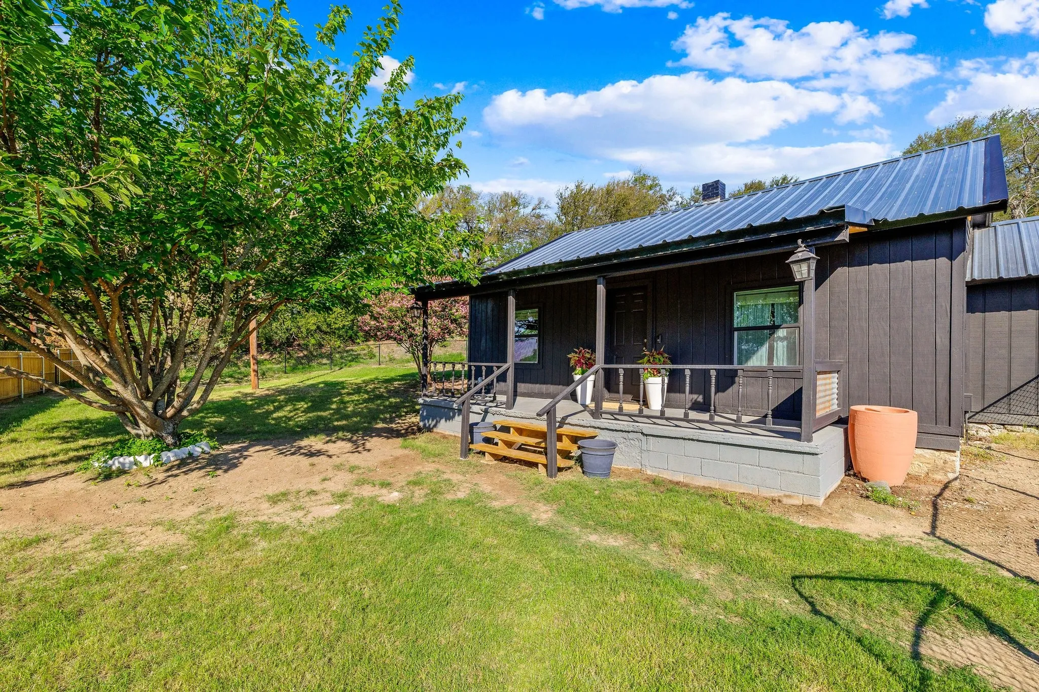 Single Family Residence For Sale in Parker County , 1550 S Stewart Street, Azle, Texas 76020, 1 Bedroom, 1 Bathroom, Garage spaces, 852 Sqft, built in 0, Preowned, mls#21144761, Real Estate Agent in Azle, Homes For Sale in Parker county, Homes For Sale in Azle, Realtor in Azle Texas, Real Estate Brokerage Independent Realty Texas, Luminita Cordes Realtor