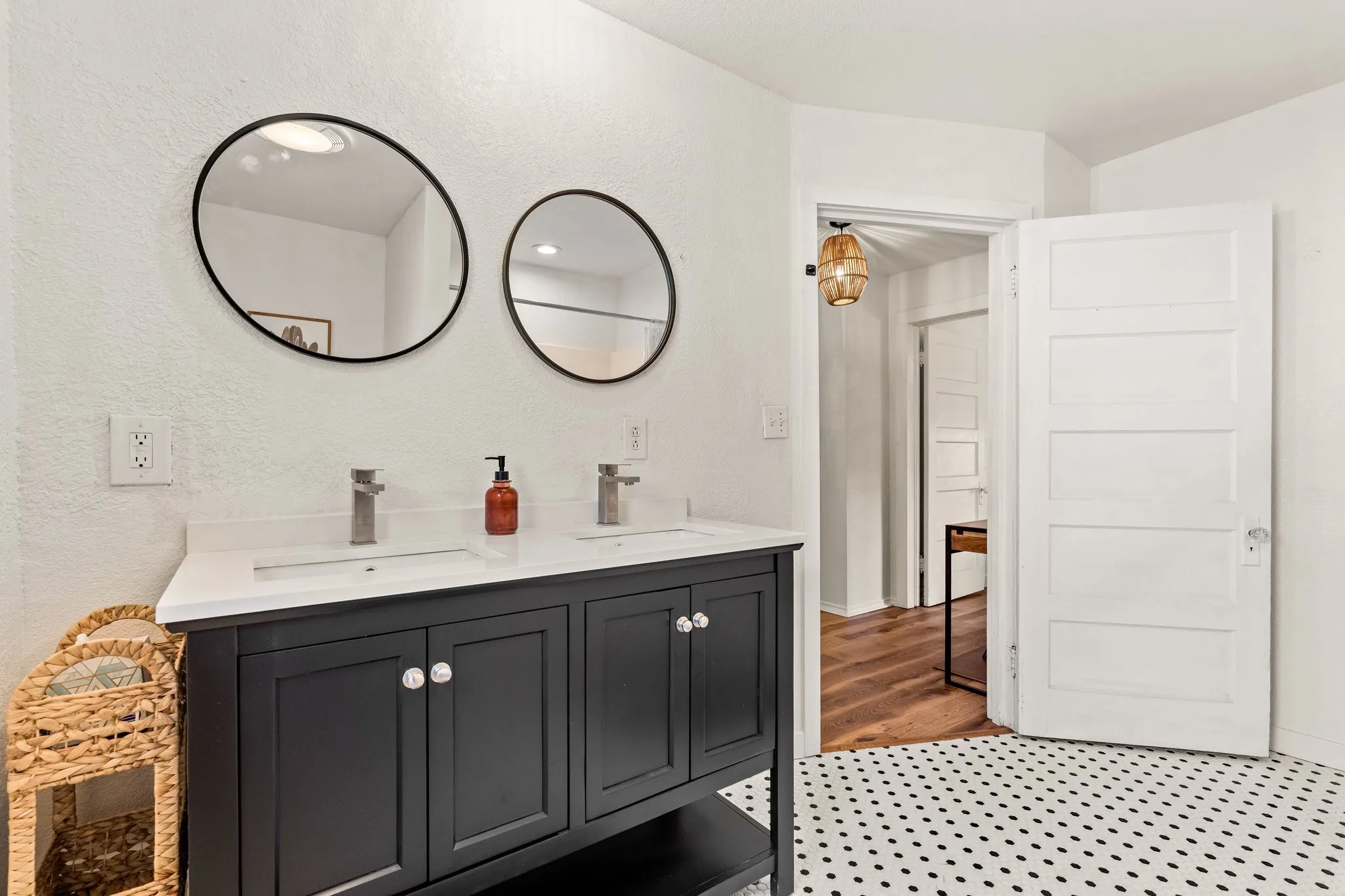 Single Family Residence For Sale in Parker County , 1550 S Stewart Street, Azle, Texas 76020, 1 Bedroom, 1 Bathroom, Garage spaces, 852 Sqft, built in 0, Preowned, mls#21144761, Real Estate Agent in Azle, Homes For Sale in Parker county, Homes For Sale in Azle, Realtor in Azle Texas, Real Estate Brokerage Independent Realty Texas, Luminita Cordes Realtor